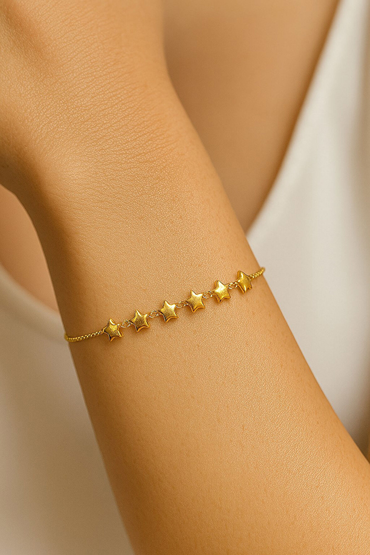 Altın Renk Sıralı Yıldız Asansör Çelik Bileklik - 3611