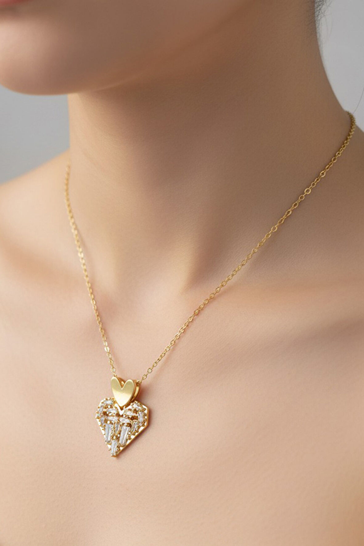 Altın Renk Sallantılı Kalp Baget Model Top Zincir Çelik Kolye- 3711