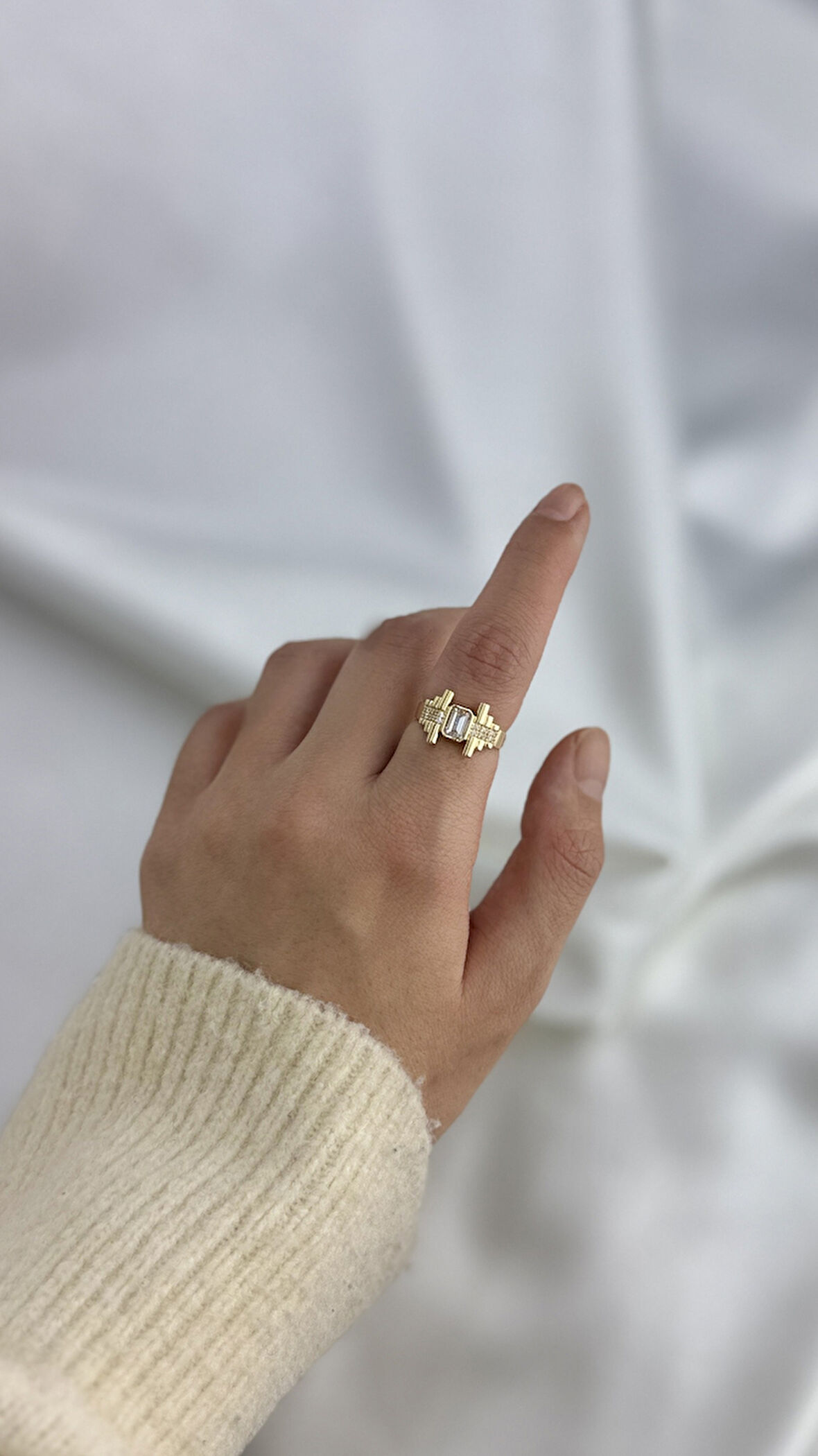 Baget Taşlı Tasarım Altın Yüzük