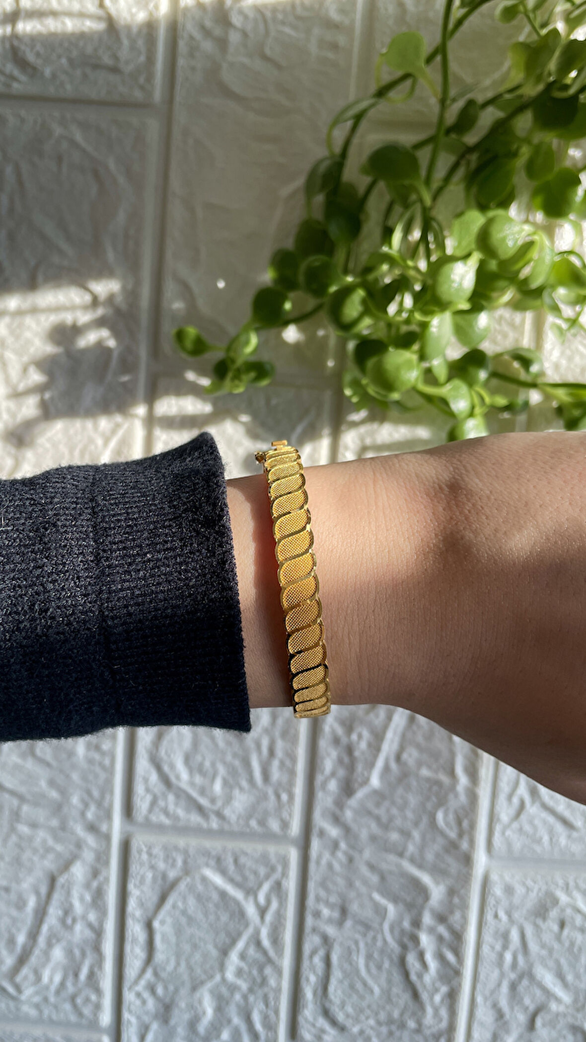 Sade Çizgisel Kelepçe Altın Bilezik