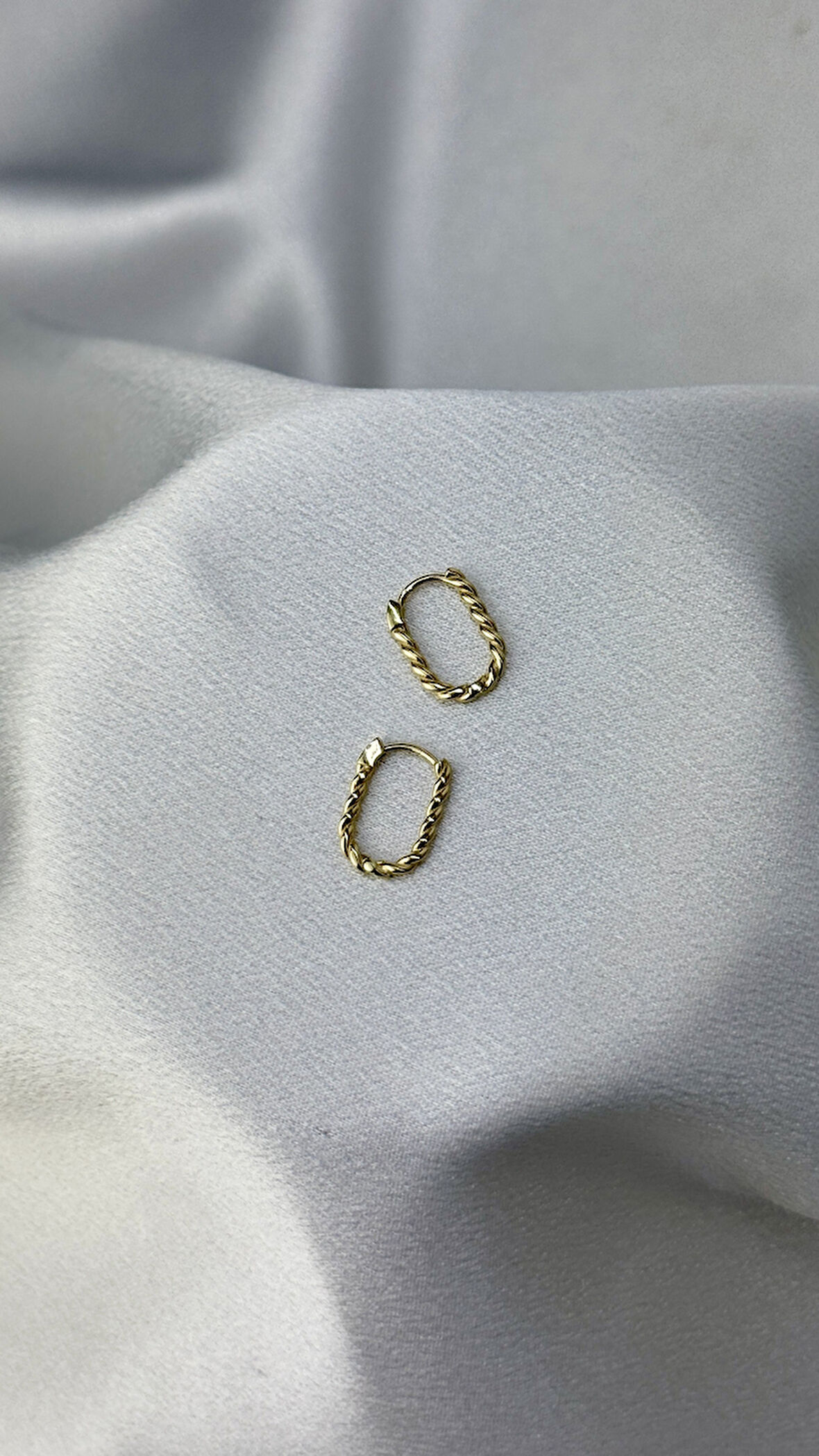 Burgulu Ataç Model Altın Küpe