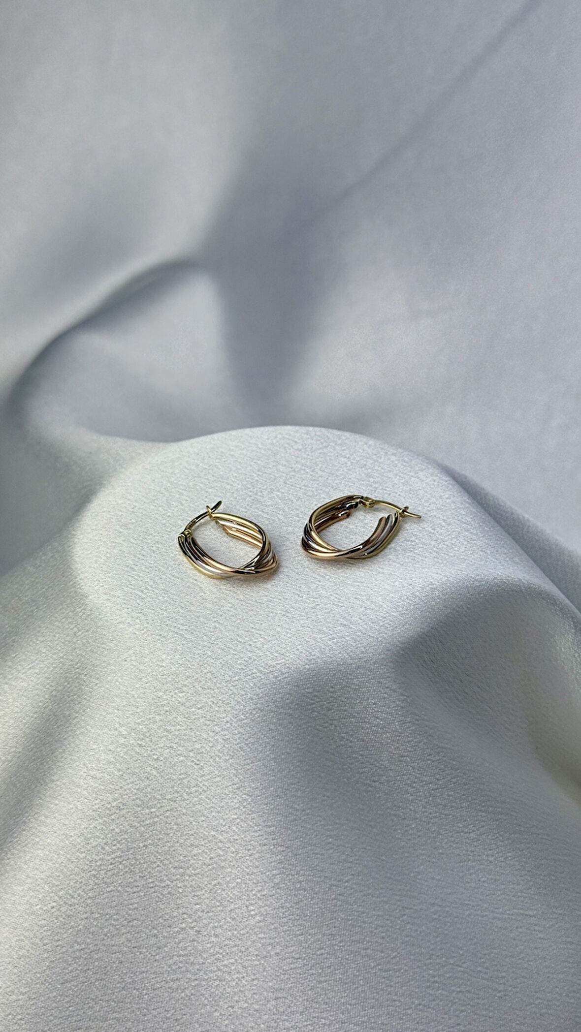 Üç Renk Burgulu Altın Küpe