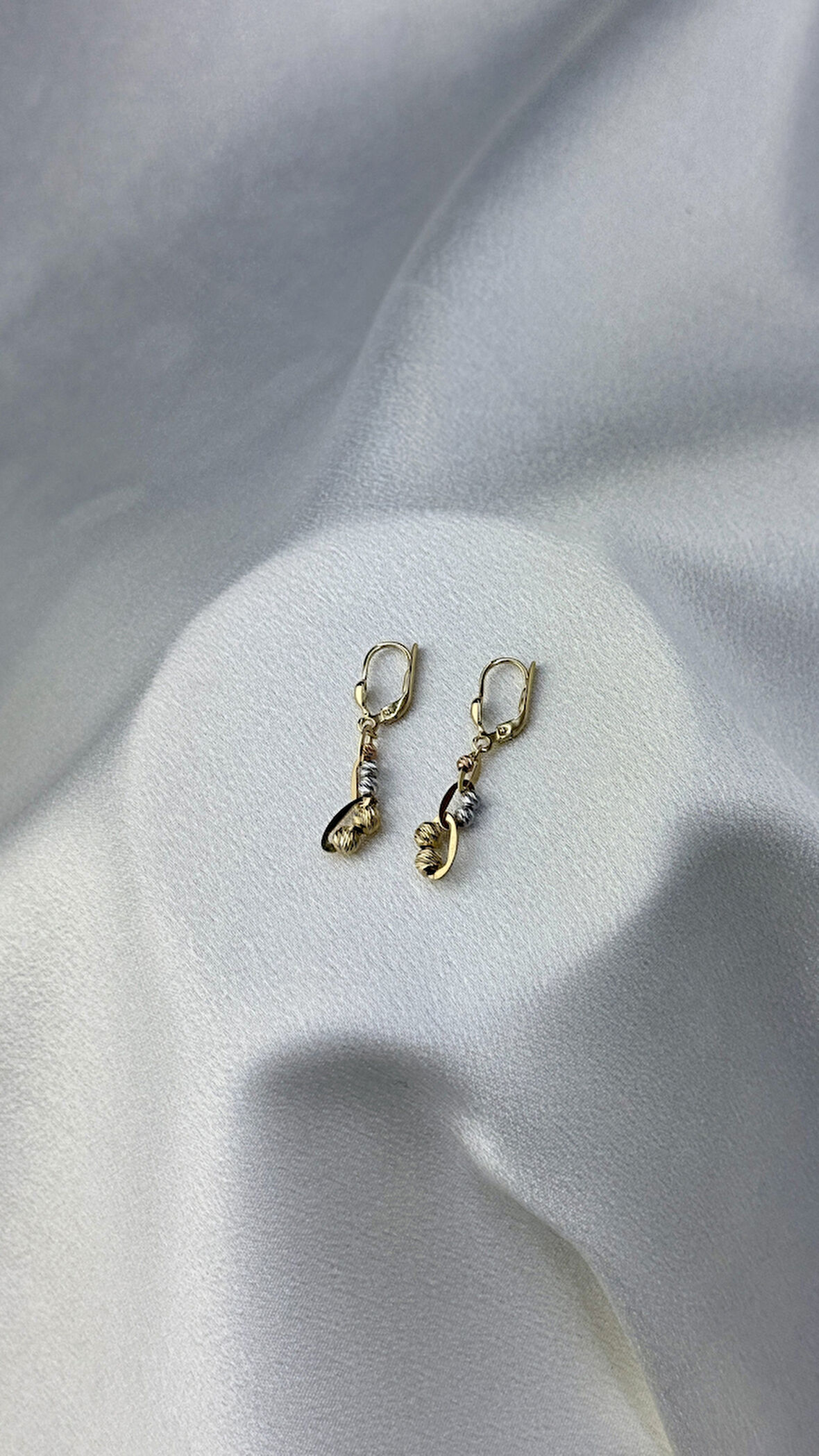 Çift Renk Dorika Toplu Sallantılı Altın Küpe