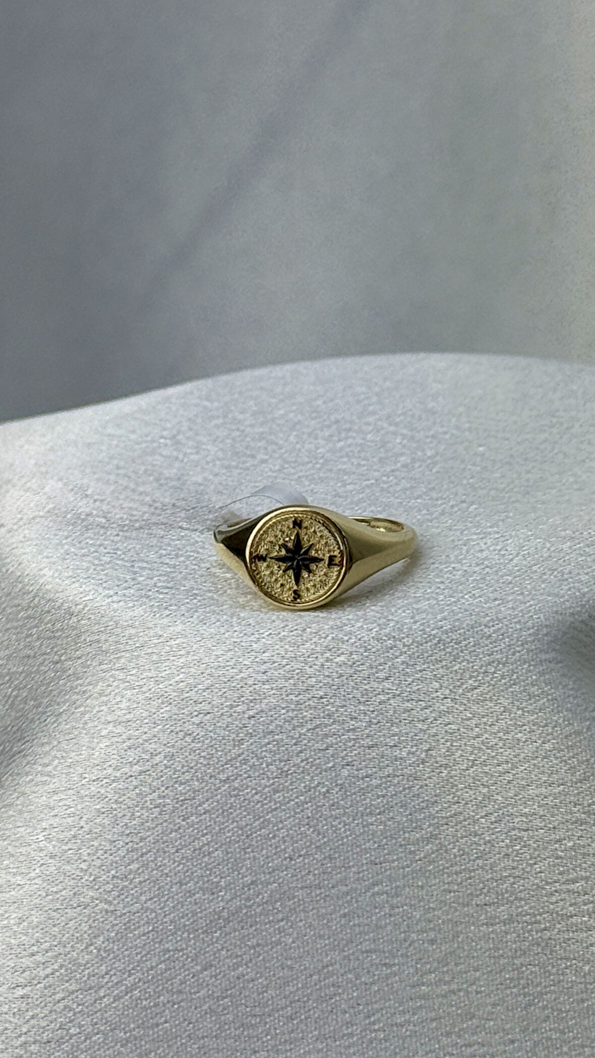 Pusula Figürlü Altın Yüzük