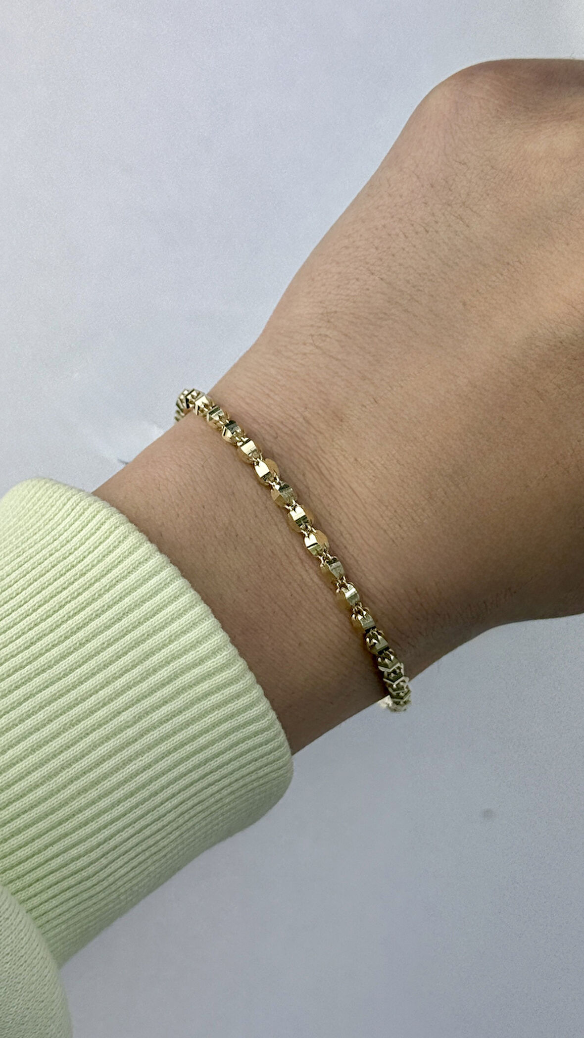 Geometrik Desenli Altın Bileklik