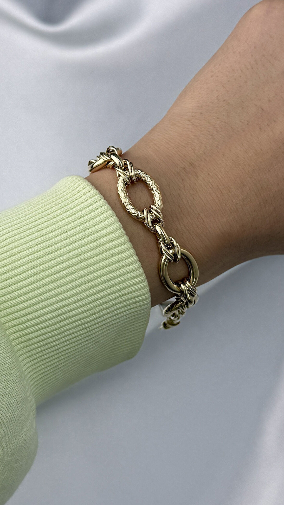 İşlemeli Elips Halka Model Altın Bileklik