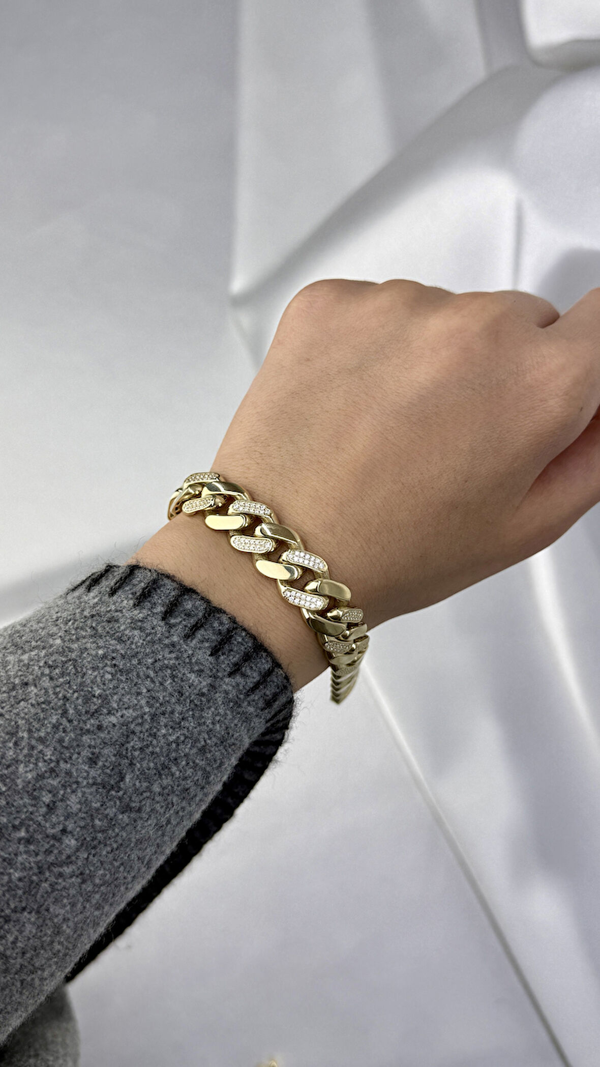 Taşlı Örgülü Altın Bileklik