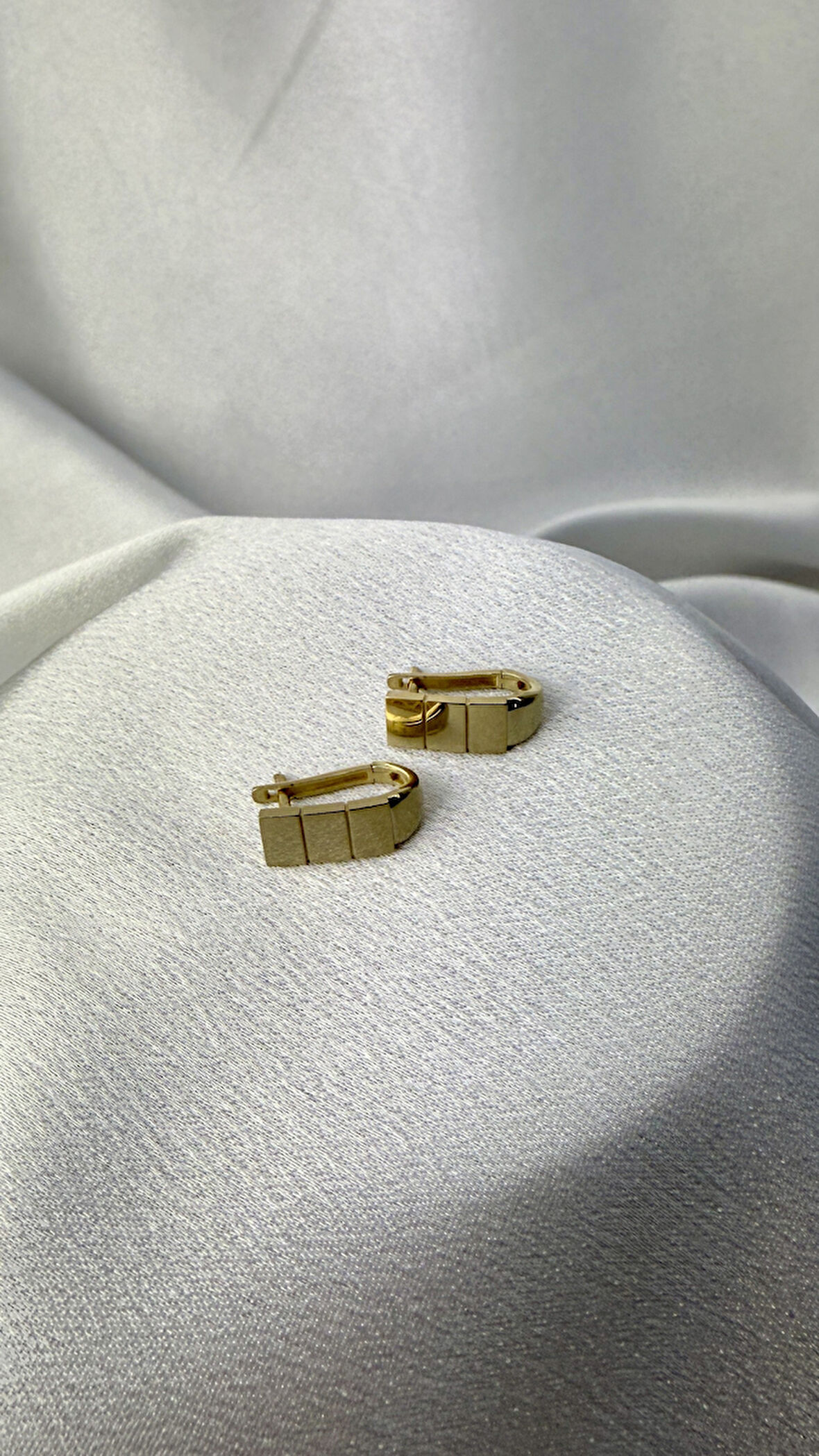 Kesik Altın Plakalı Küpe