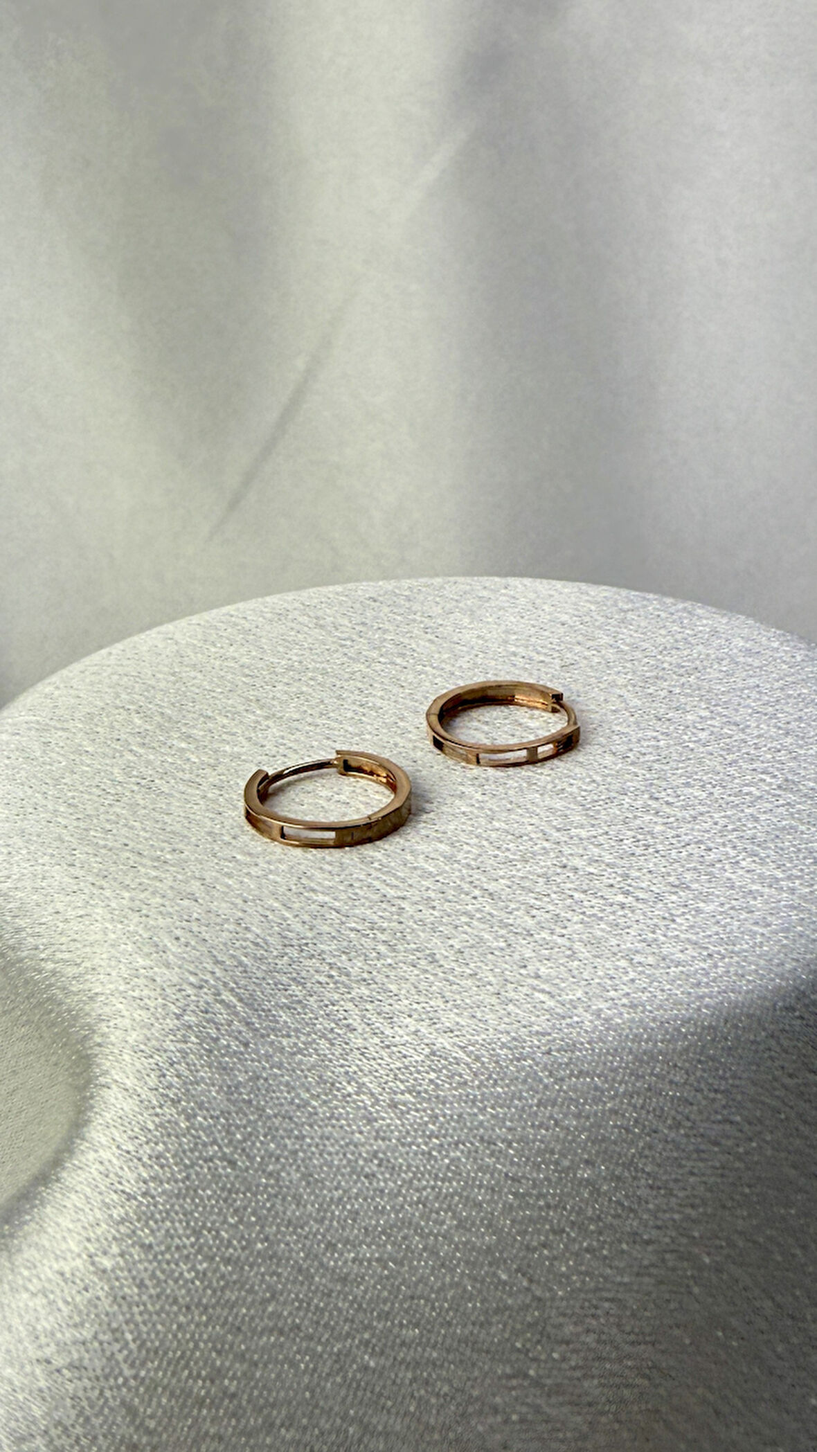 Kesik Köşeli Altın Küpe