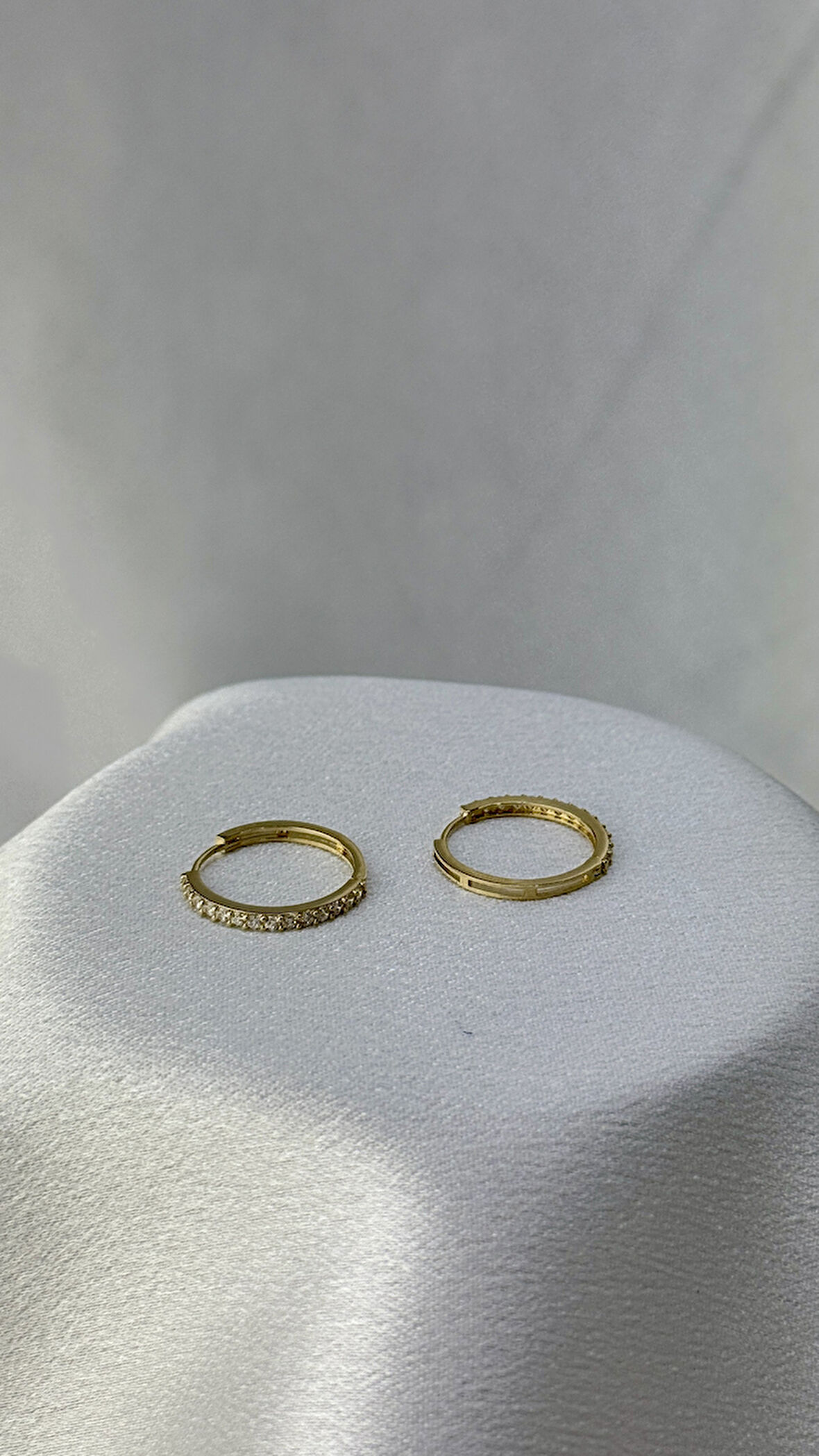 Taşlı Altın Halka Küpe