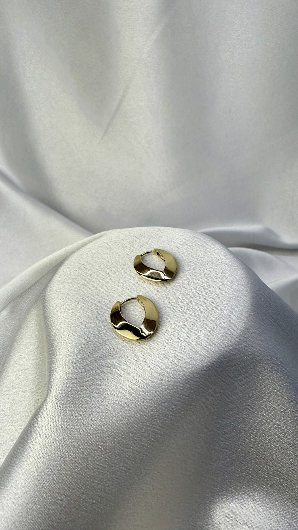 Bombeli Altın Küpe