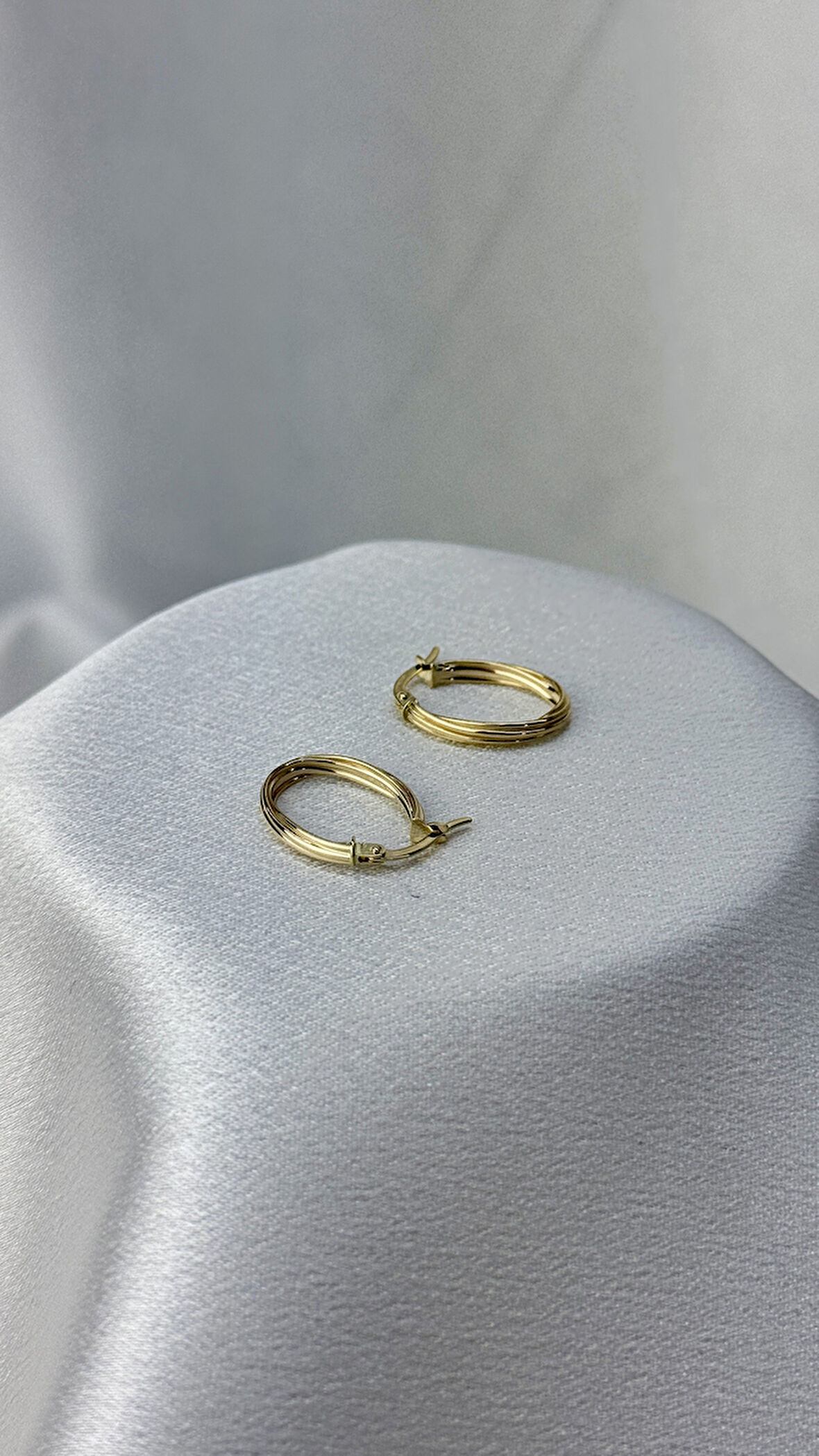 Elips Burgulu Altın Küpe