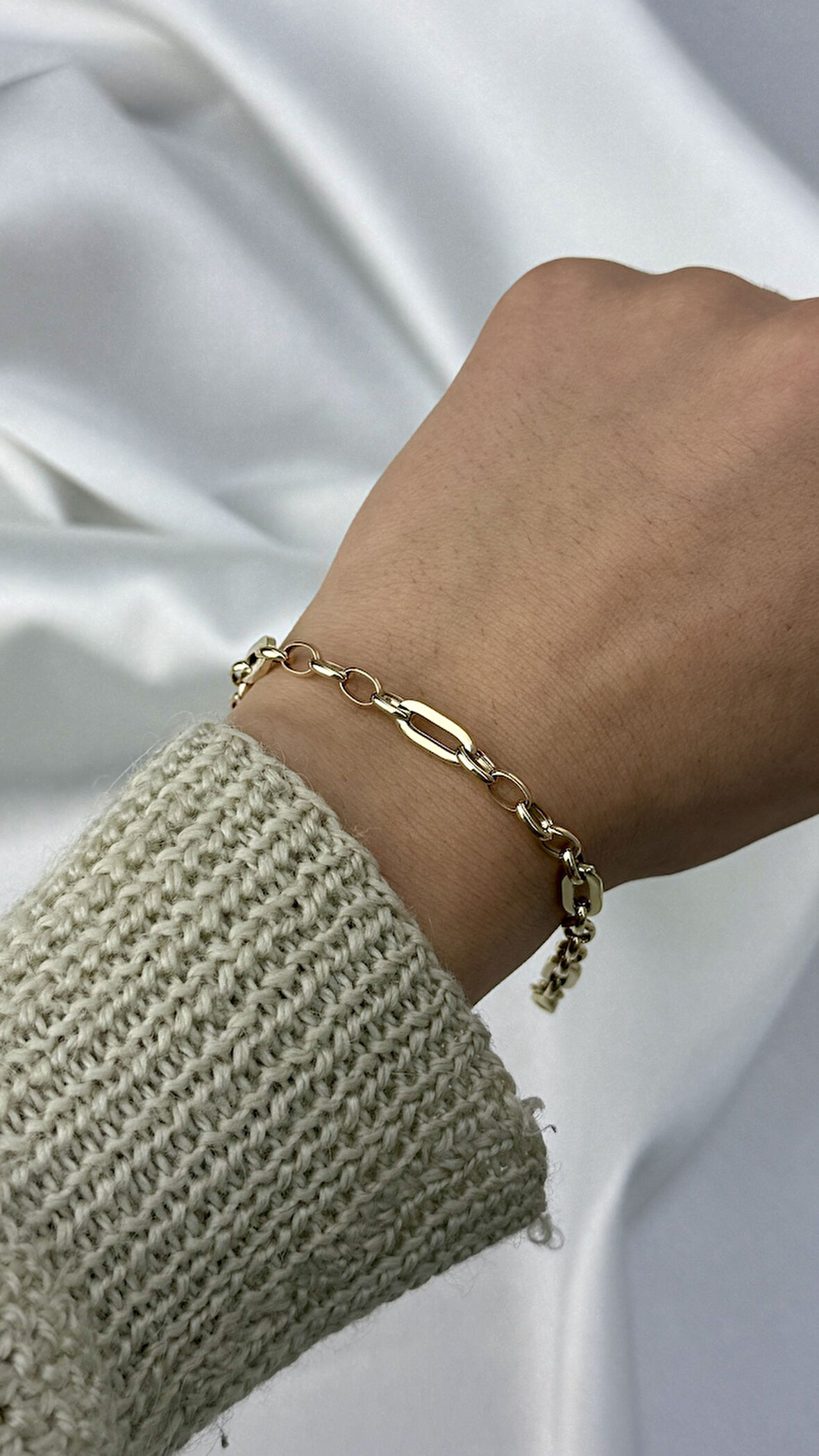 Ataç Ve Halka Figürlü Altın Bileklik