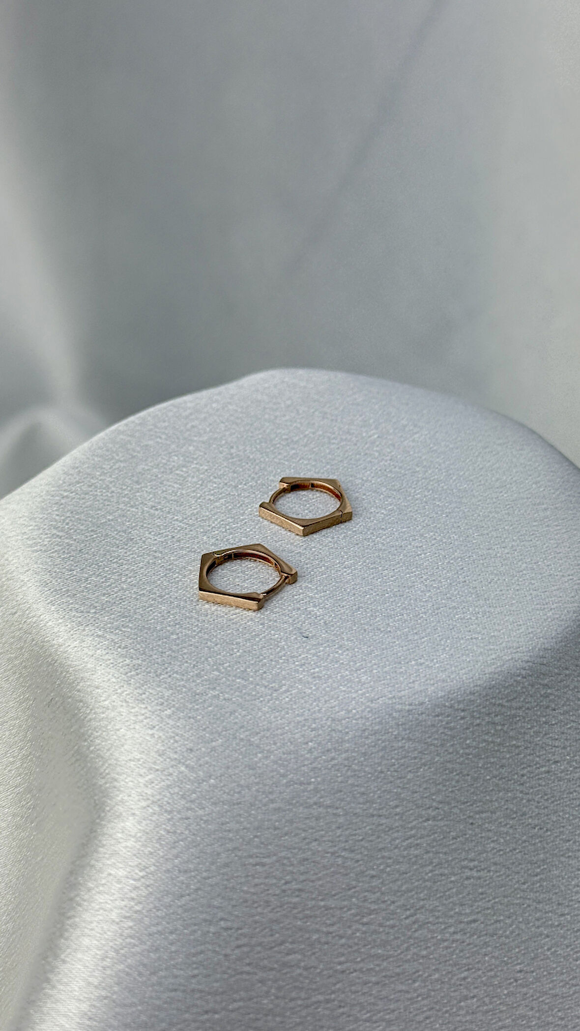 Rose Renk Beşgen Altın Küpe