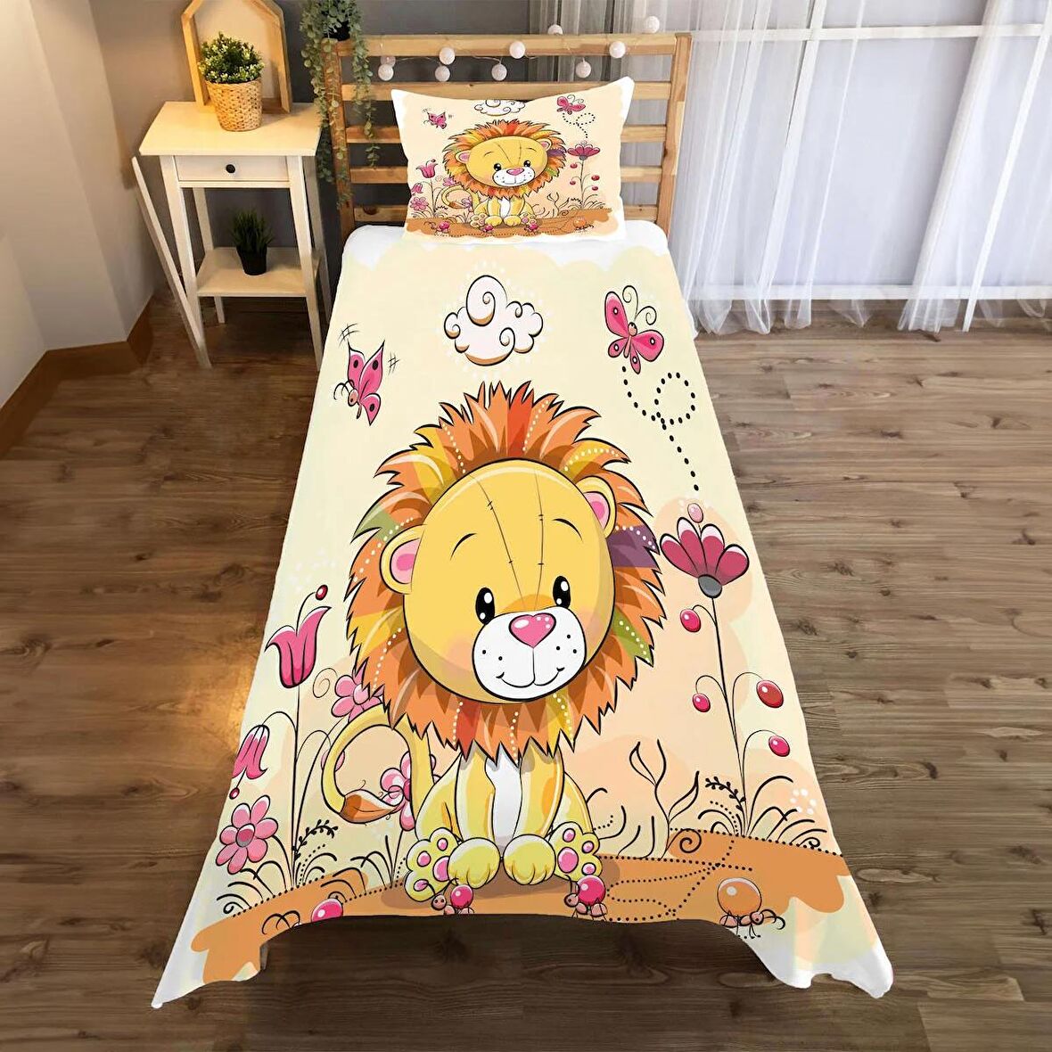 Karikatür Aslan Çiçekli  Desenli Yatak örtüsü ve yastık kılıfı 2li takımı