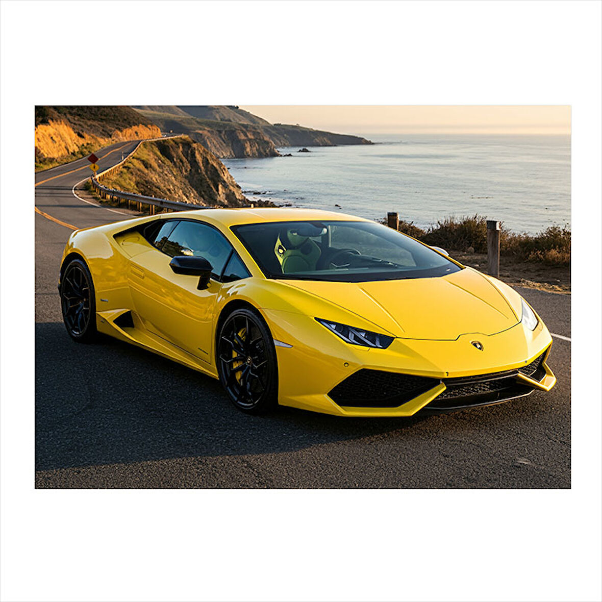 Sarı Araba Sahil Yolunda Desenli Ahşap Tablo 35cm X50cm