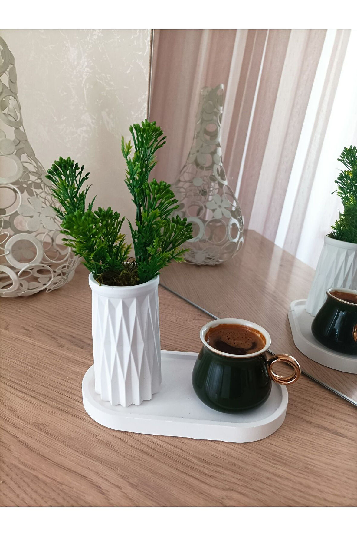 MİNİ DESENLİ BETON SAKSI TEKLİ VE OVAL TABAK - YAPAY ÇİÇEK HEDİYELİ