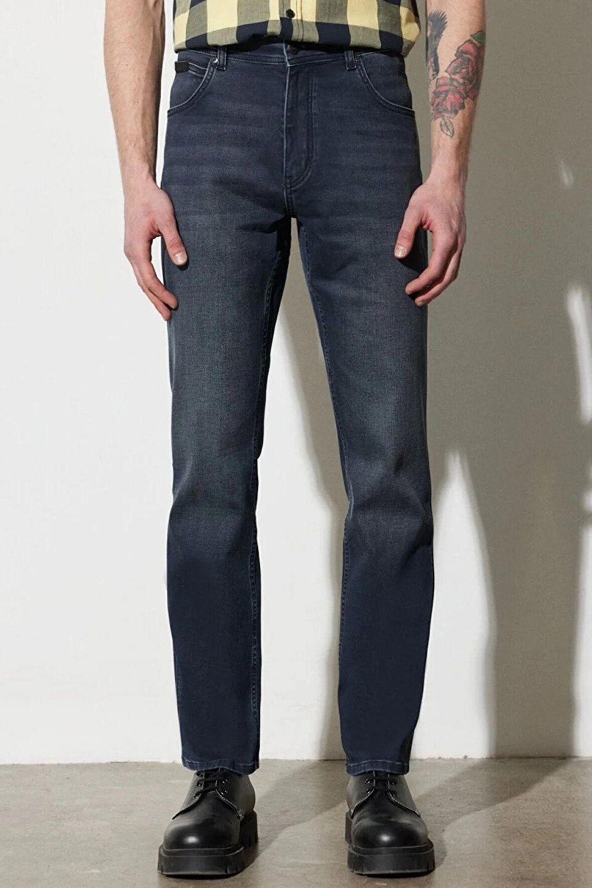 Wrangler Erkek Texas Pamuklu Normal Bel Straight Fit Düz Paça Esnek Jeans Kot Pantolon - W121026001