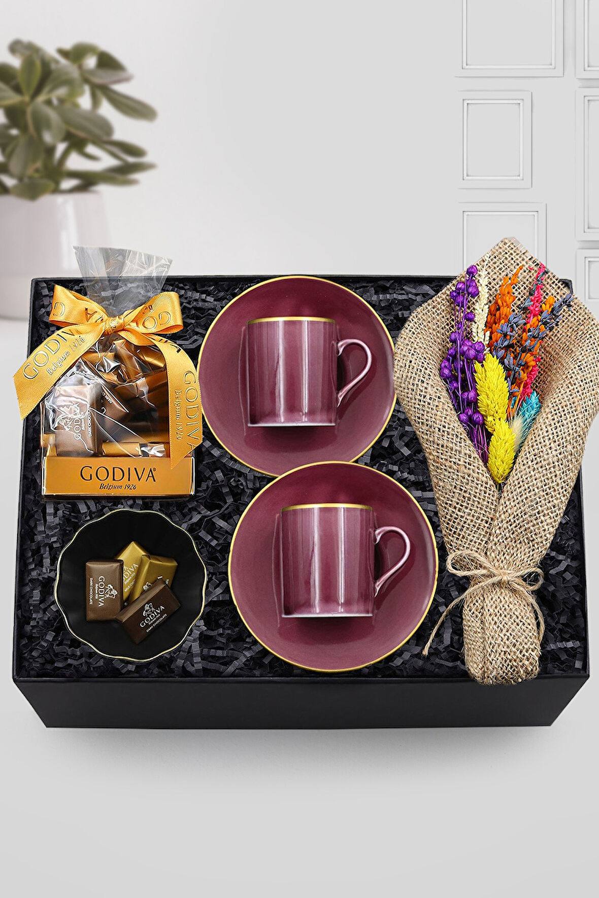 2'li Porselen Fincan & Gold Detaylı Kase & Napoliten Çikolata & Kurutulmuş Çiçek Hediye Seti