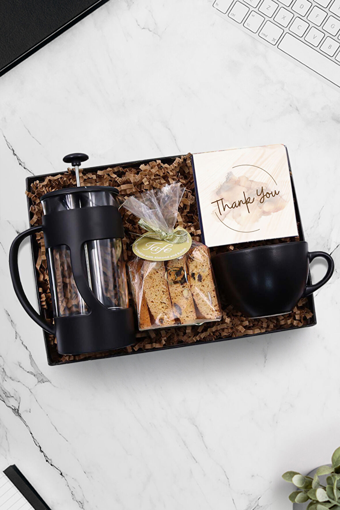 Siyah French Press & Bademli Kurabiye & Siyah Kupa Hediye Seti