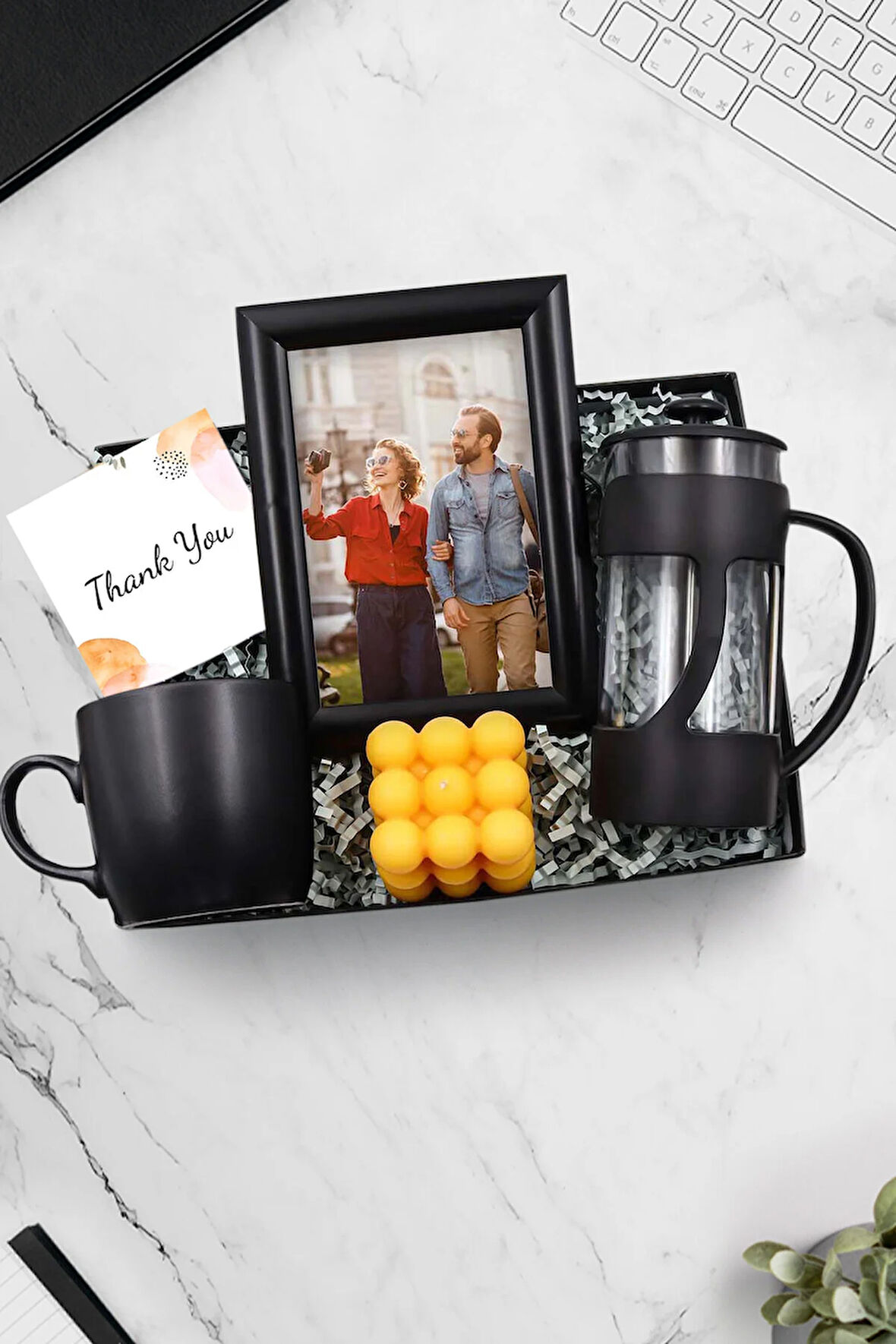 Siyah Çerçeve & Siyah Renk French Press & Siyah Kupa & Turuncu Renk Bubble Mum Hediye Seti