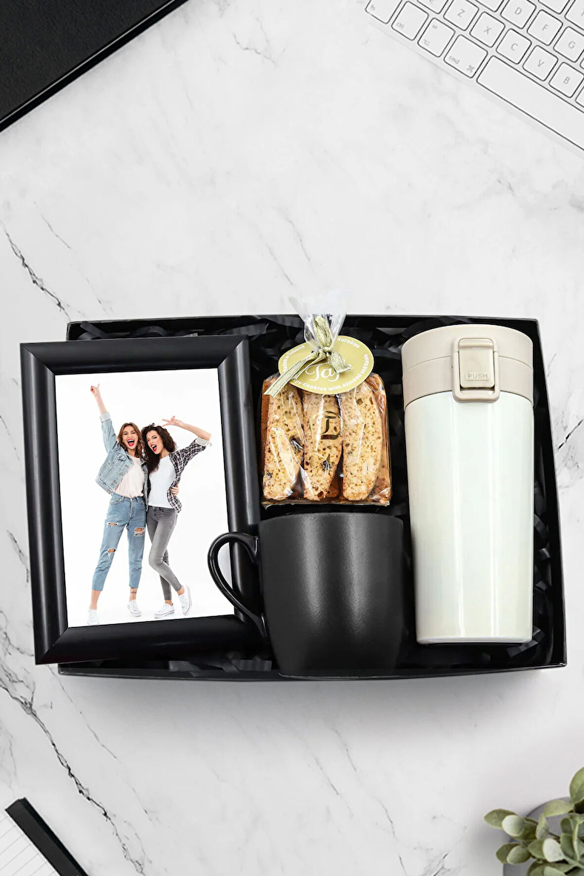 350 ML Kilitli Beyaz Çelik Termos & Siyah Kupa & Siyah Çerçeve & Bademli Kurabiye Hediye Seti