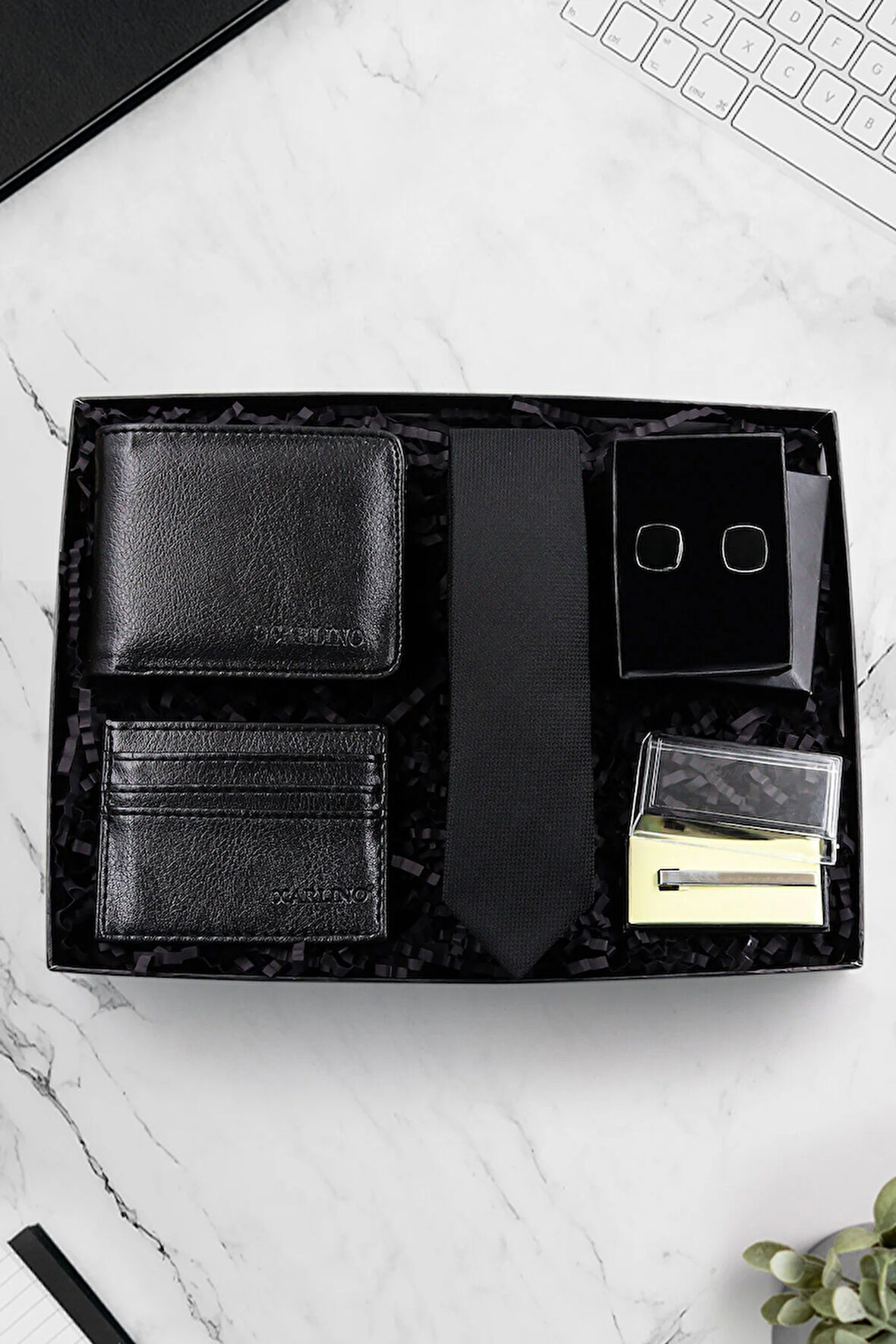 Suni Deri Erkek Cüzdan & Siyah Kravat & Kol Düğmesi & Kravat İğnesi & Siyah Kartlık Hediye Seti