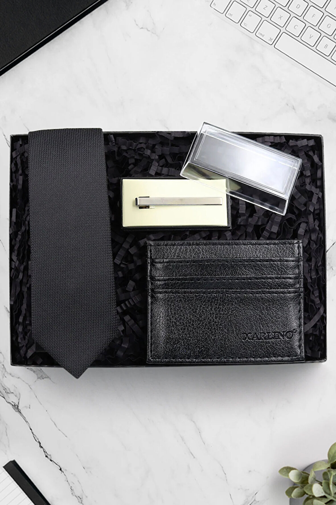 Kravat İğnesi & Siyah Suni Deri Kartlık & Siyah Kravat Hediye Seti