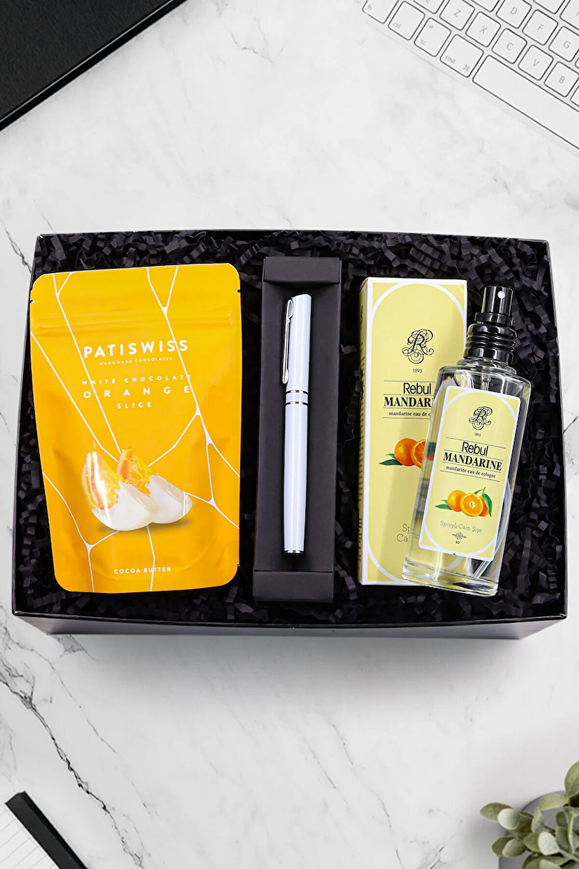 Beyaz Tükenmez Kalem-Patiswiss Beyaz Çikolata Portakal Dilim-Rebul Mandalina Kolonya Hediye Seti