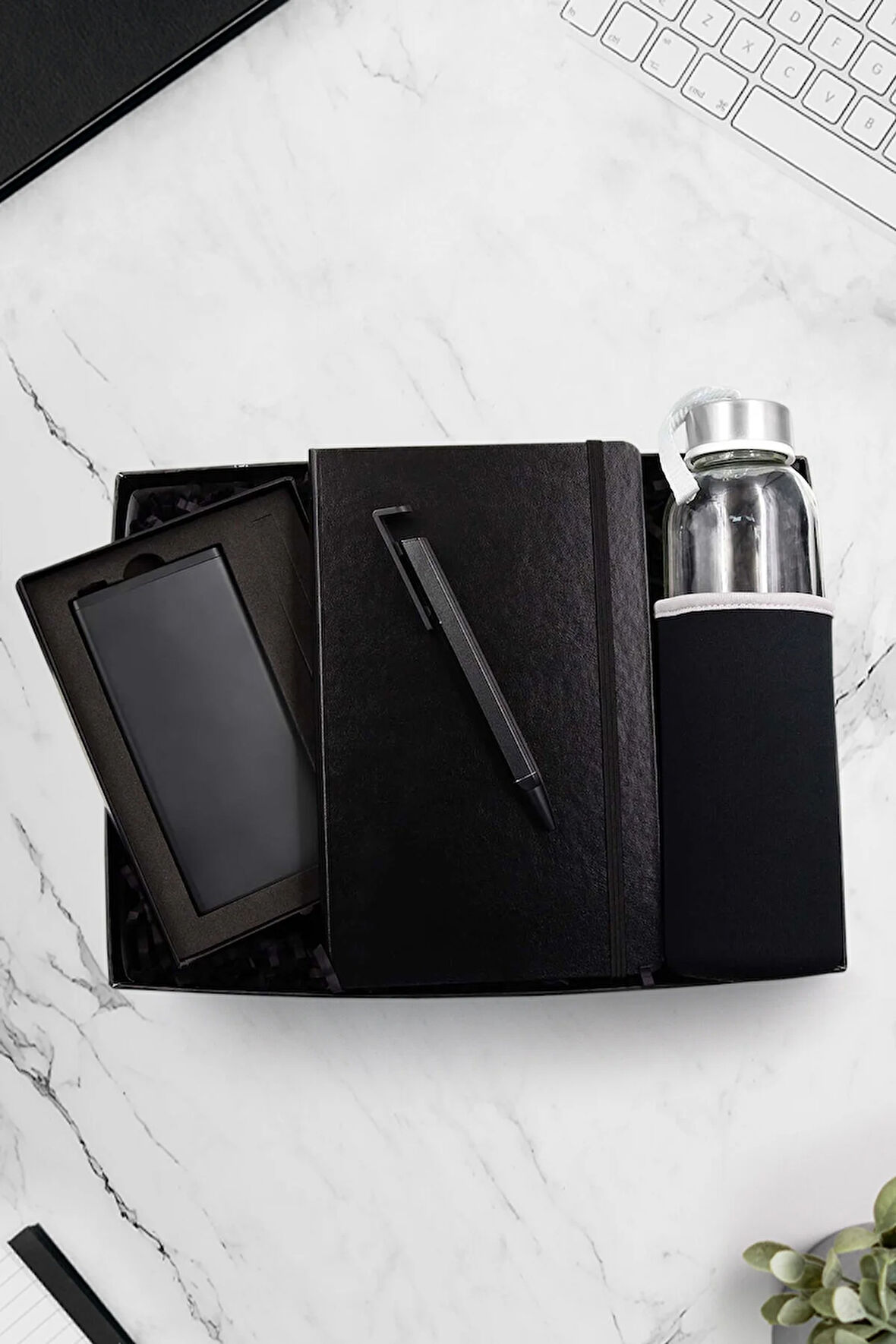 Siyah Defter & Siyah Powerbank & Telefon Tutuculu Tükenmez Kalem & Kılıflı Su Matarası Hediye Seti