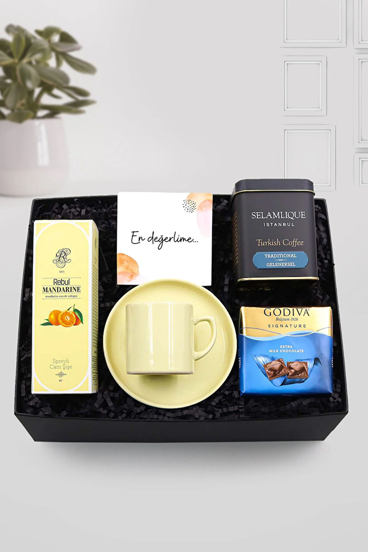 Mandalina Kolonya & Sarı Fincan & 125g Selamlıque Türk Kahvesi & Godiva Çikolata Hediye Seti