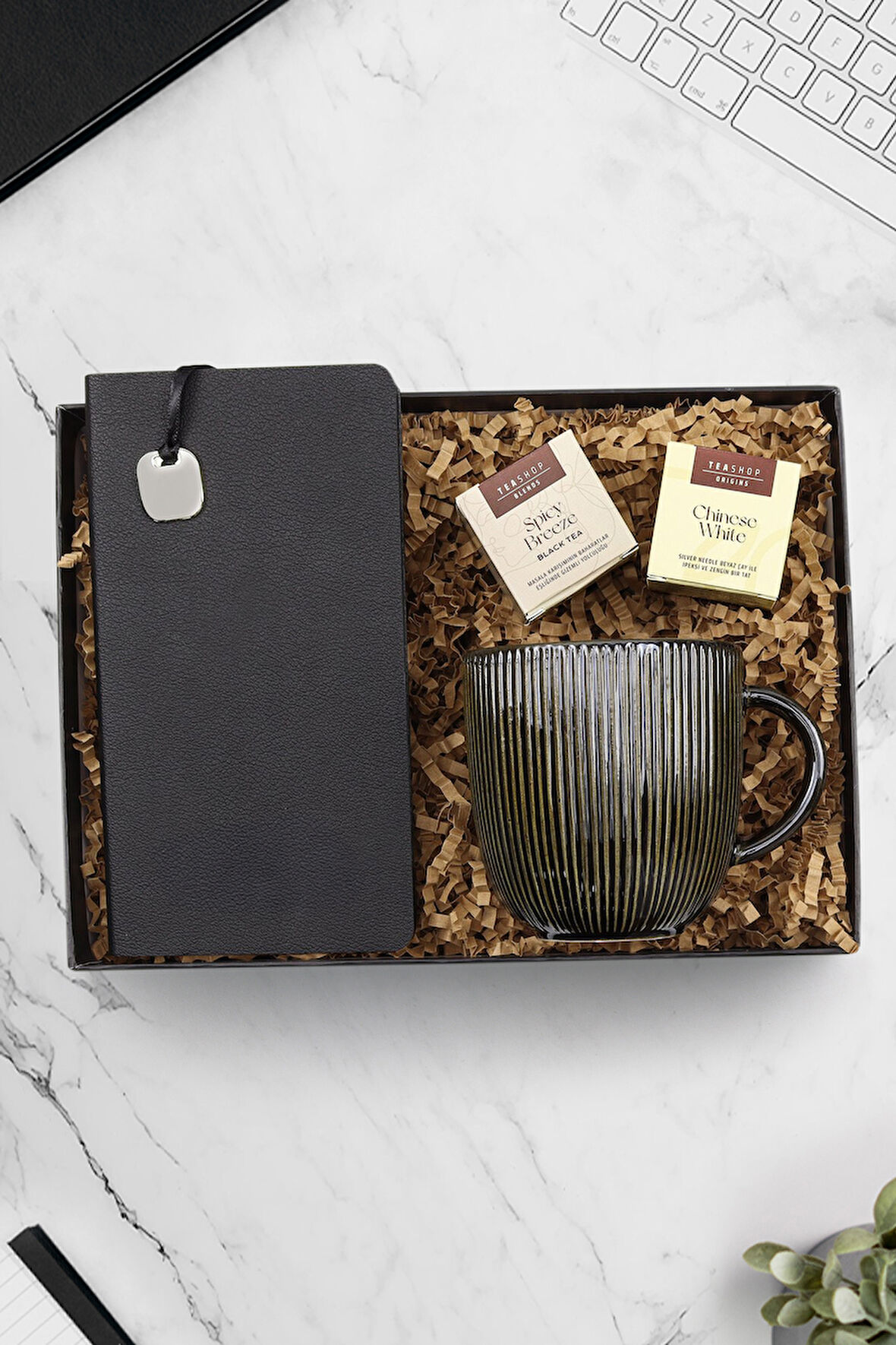 Siyah Yumuşak Not Defteri & Siyah Çizgili Porselen Kupa & Teashop 2'li Bitki Çayı Hediye Seti