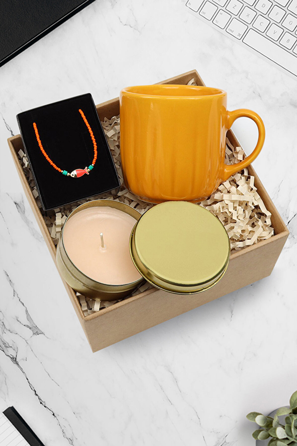 Gold Metal Kutulu Mum & Turuncu Kupa & Renkli Balık Figürlü Kolye Hediye Seti