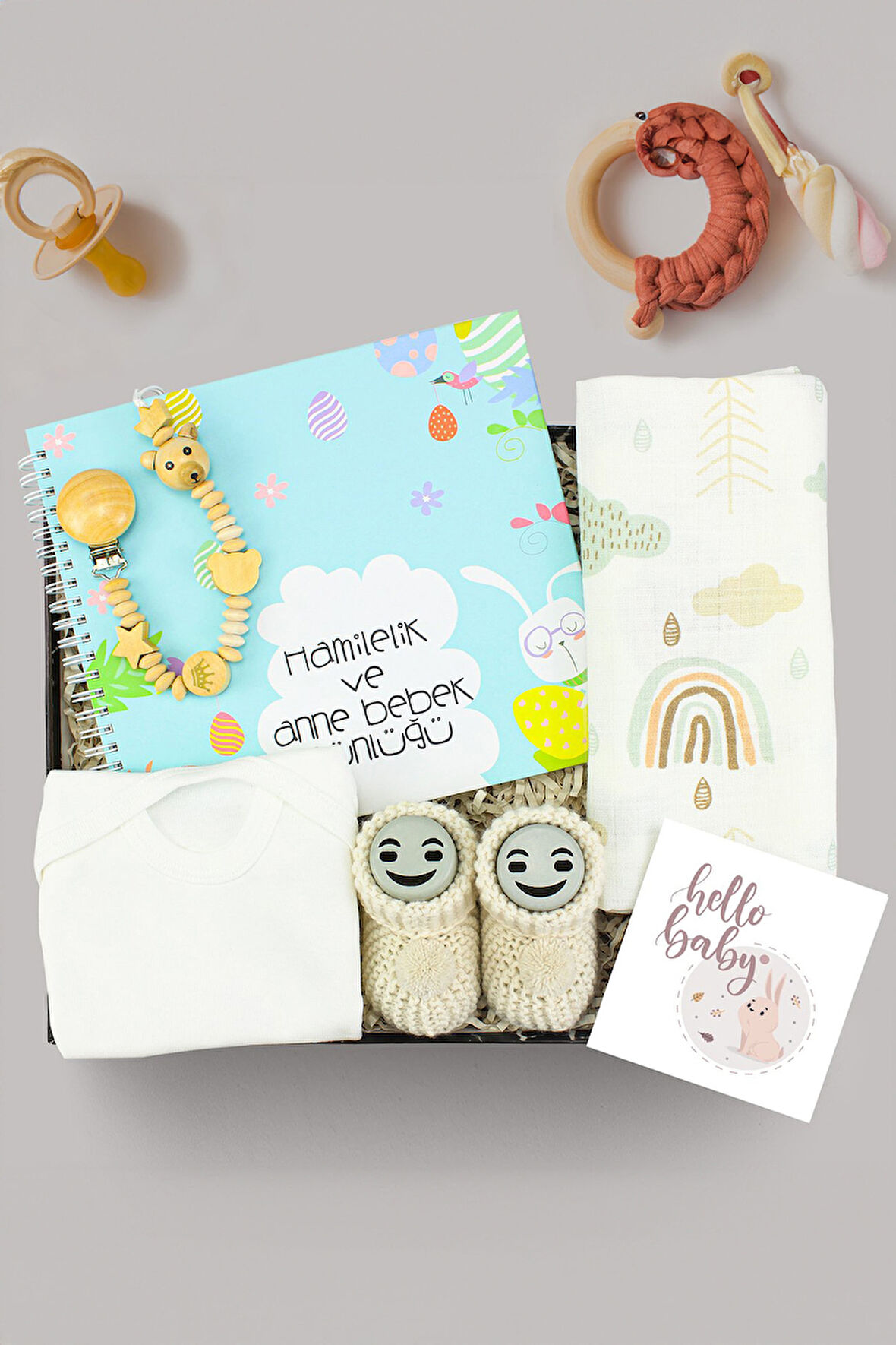 Yenidoğan Bebek Zıbını & Emzik Tutucu & Anne Bebek Günlüğü & Müslin Örtü & Örme Patik Hediye Seti