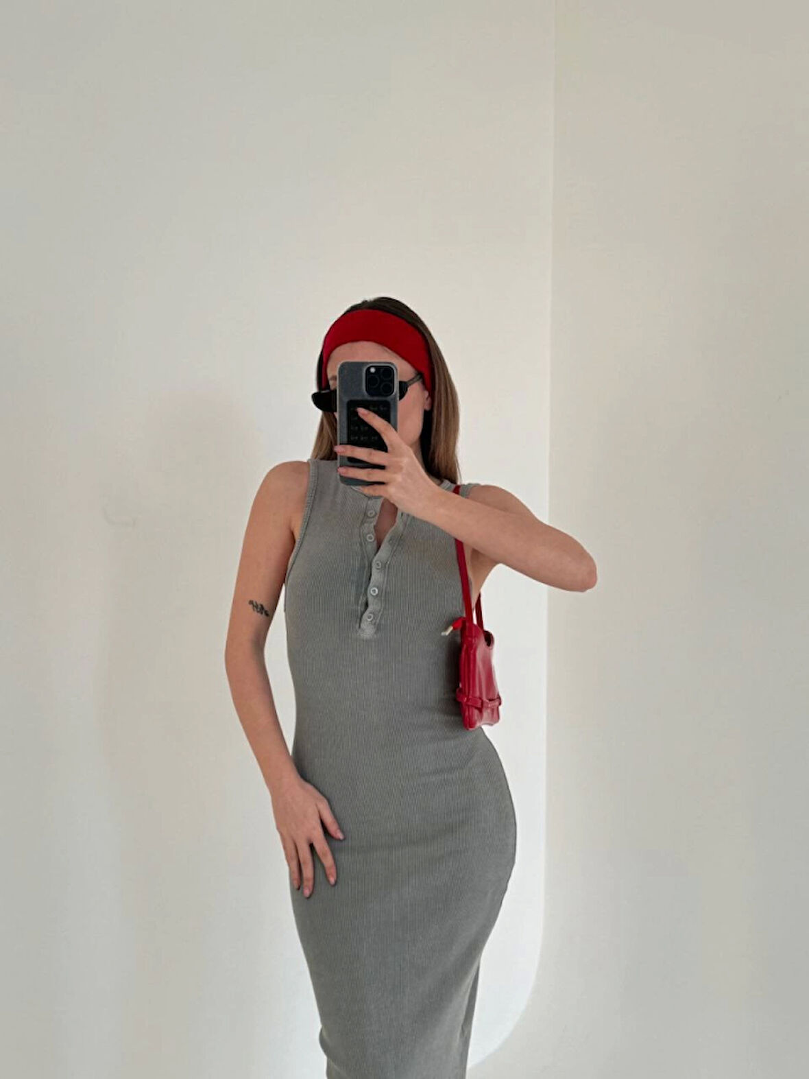 Yonca Moda Evi Yırtmaç Detaylı Kolsuz Düğmeli Yıkamalı Uzun Elbise - Gri
