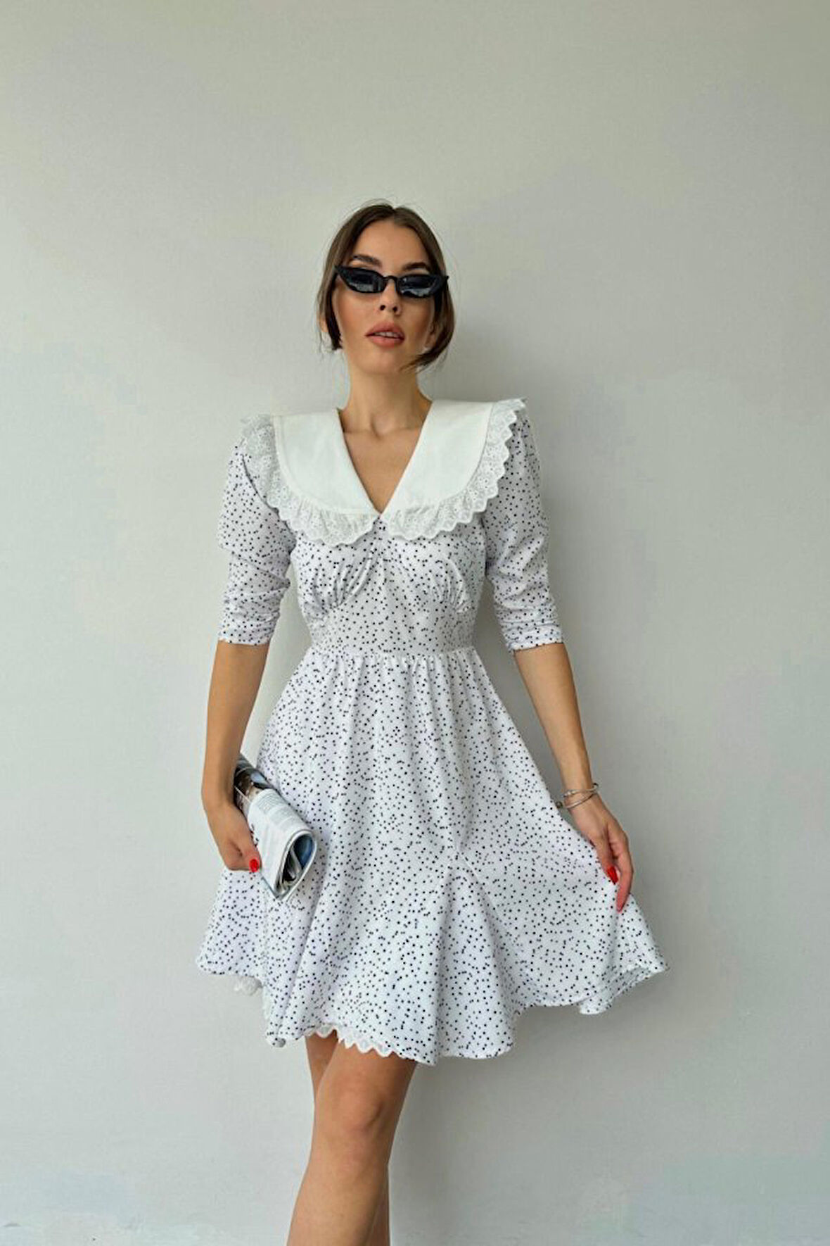 Yonca Moda Evi Beyaz Puantiyeli Önlük Yaka Elbise