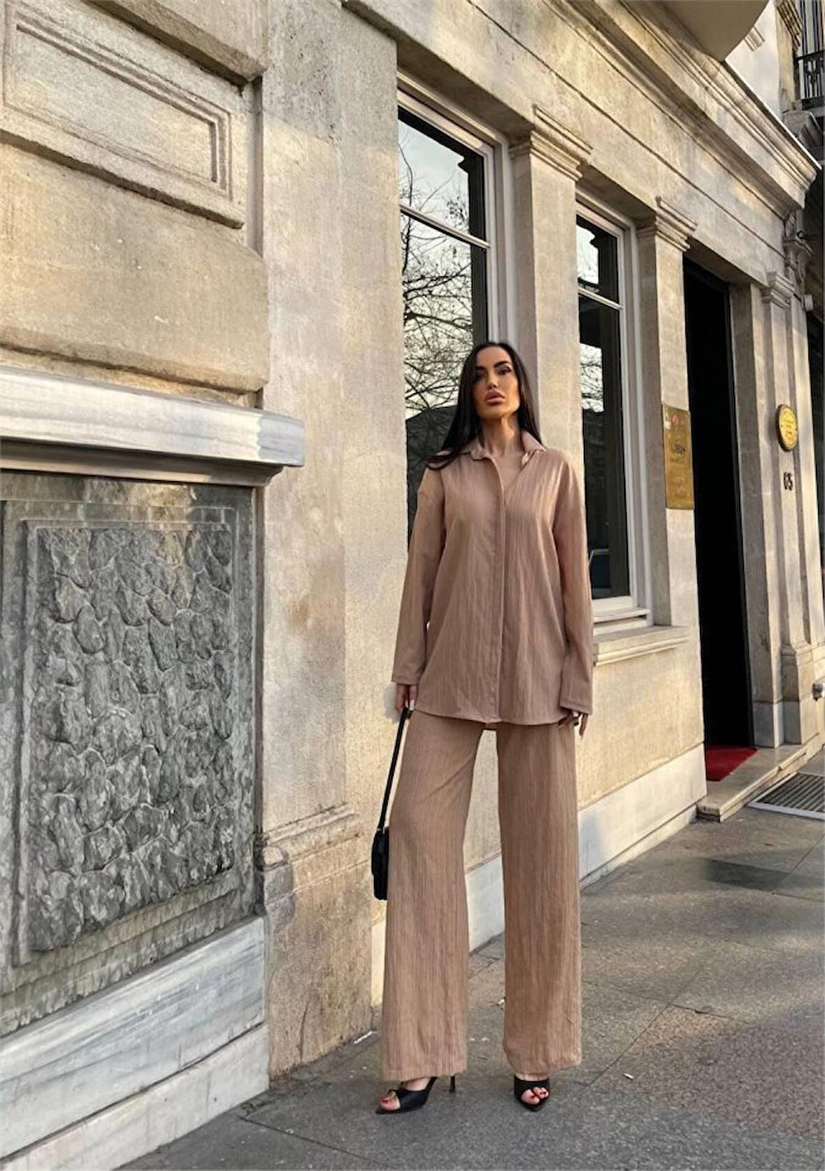 Yonca Moda Evi KENDİNDEN DESENLİ KRINKILL GÖMLEK - PANTOLON TK - Bej