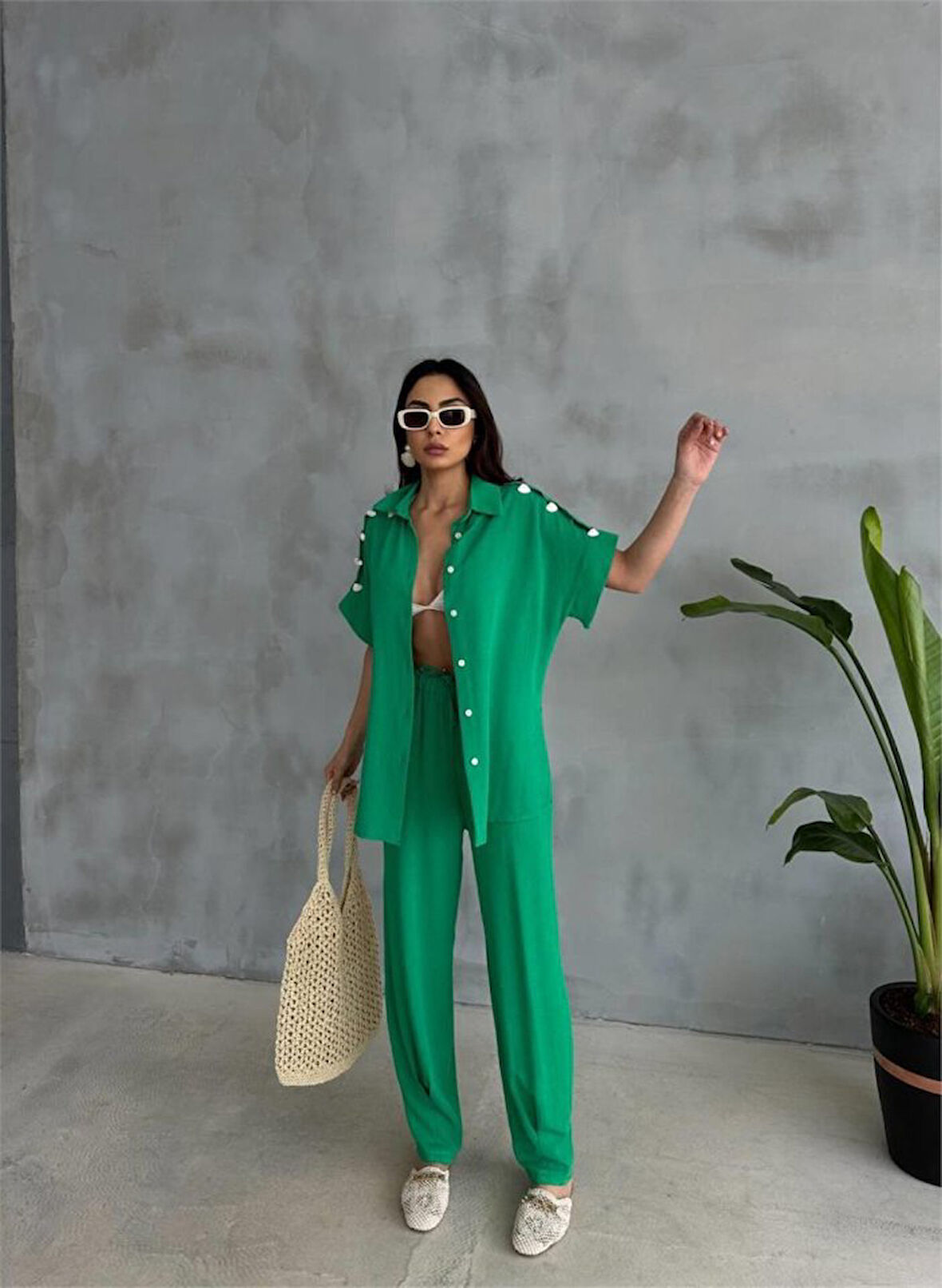 Yonca Moda Evi OMUZ MİDYE SIRALI BLUZ - PAÇA PENSLİ PANTOLON TAKIM - Yeşil