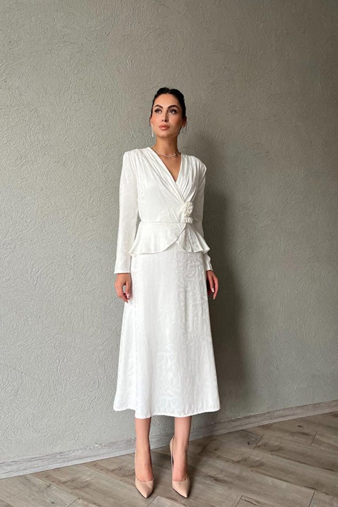 Yonca Moda Evi Ekru Pile Detaylı Kruvaze Elbise