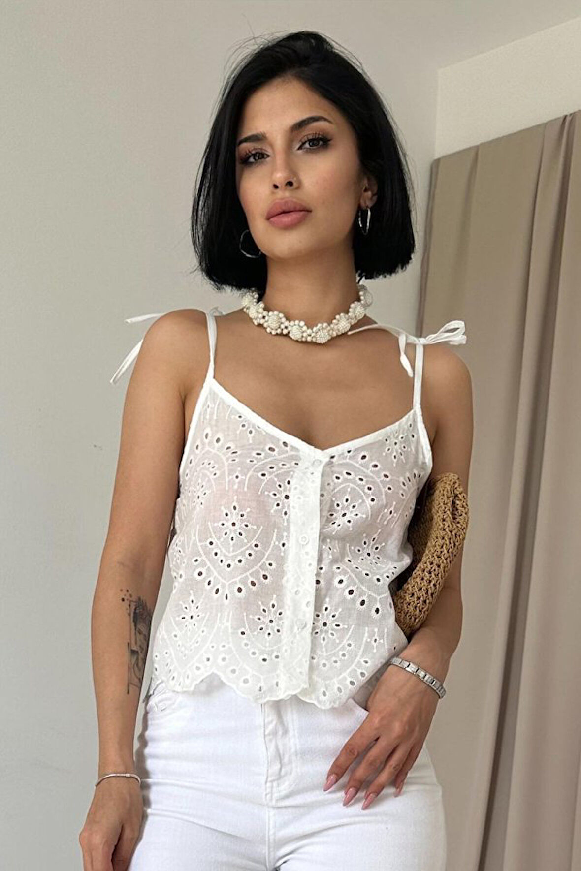 Yonca Moda Evi Beyaz Bağcıklı Brode Bluz