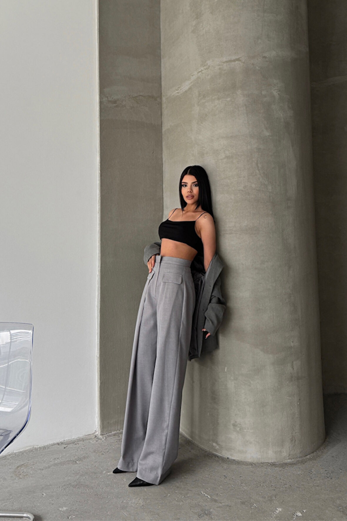 Yonca Moda Evi KAPALI GENİŞ PİLE CEP KAPAK DETAYLI PANTOLON - Gri
