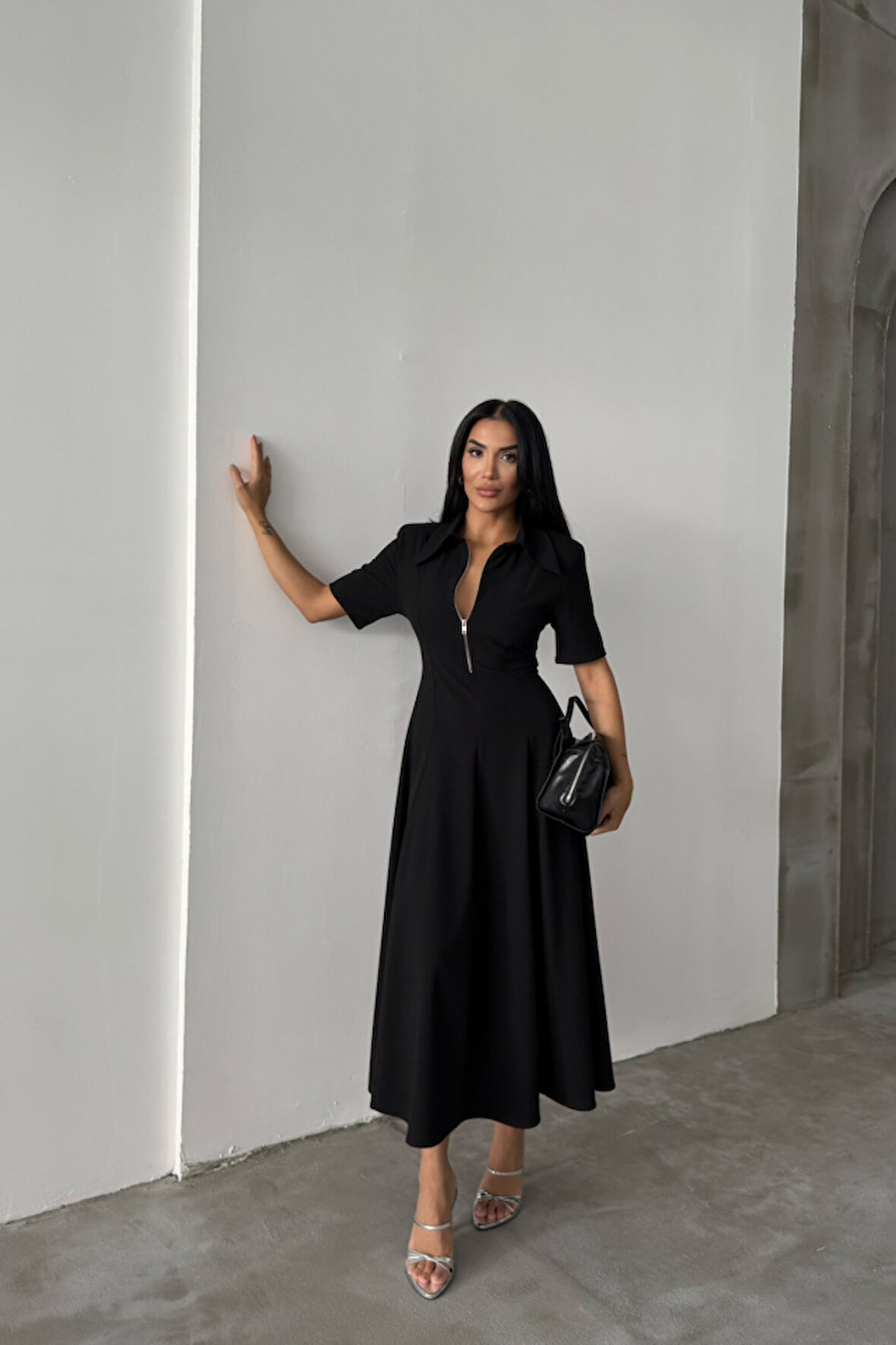 Yonca Moda Evi POLYVİSKON ELBİSE KISA KOL YAKA VE FERMUAR DETAYLI - Siyah