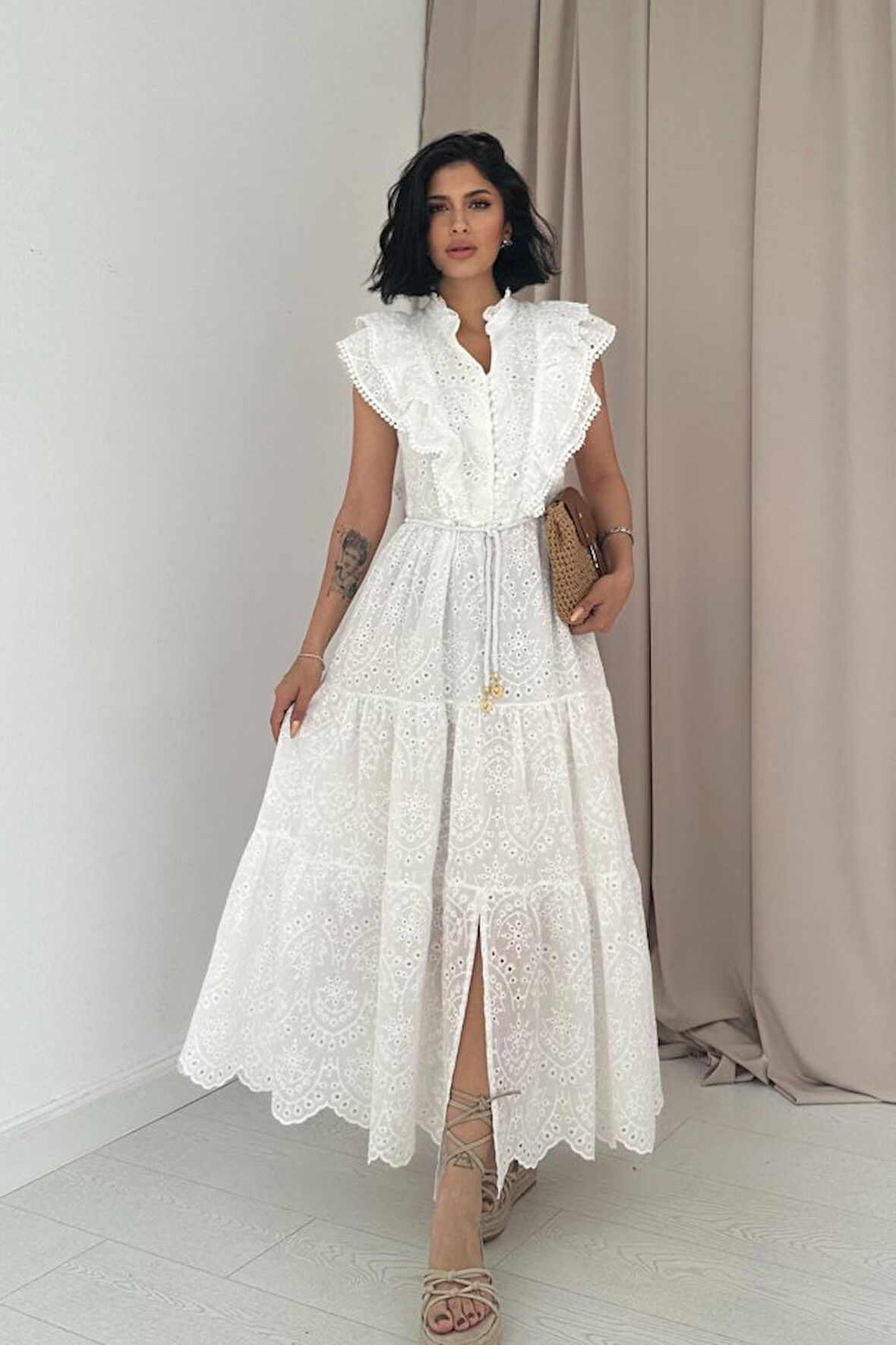 Yonca Moda Evi Beyaz Fırfırlı Düğmeli Elbise