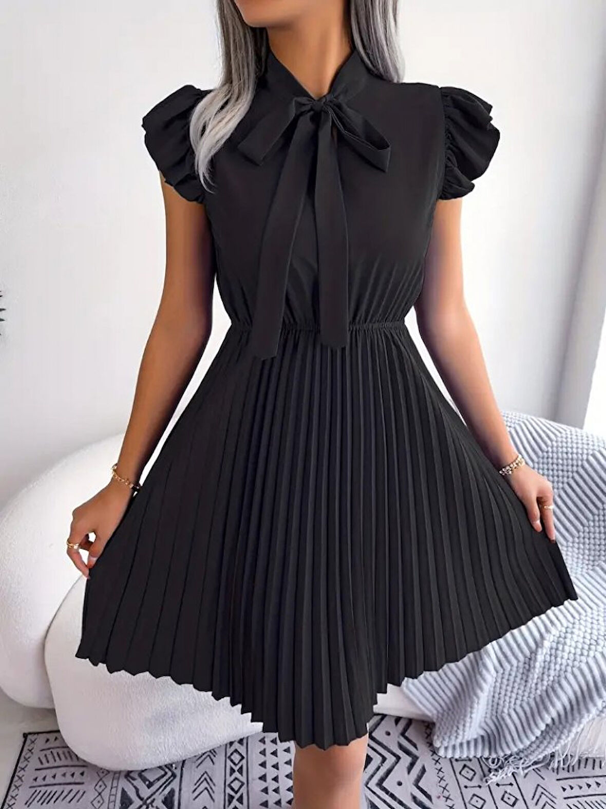 Yonca Moda Evi Kadın Kısa Kollu Boyundan Bağcıklı Eteği Pileli Ithal Krep Elbise
