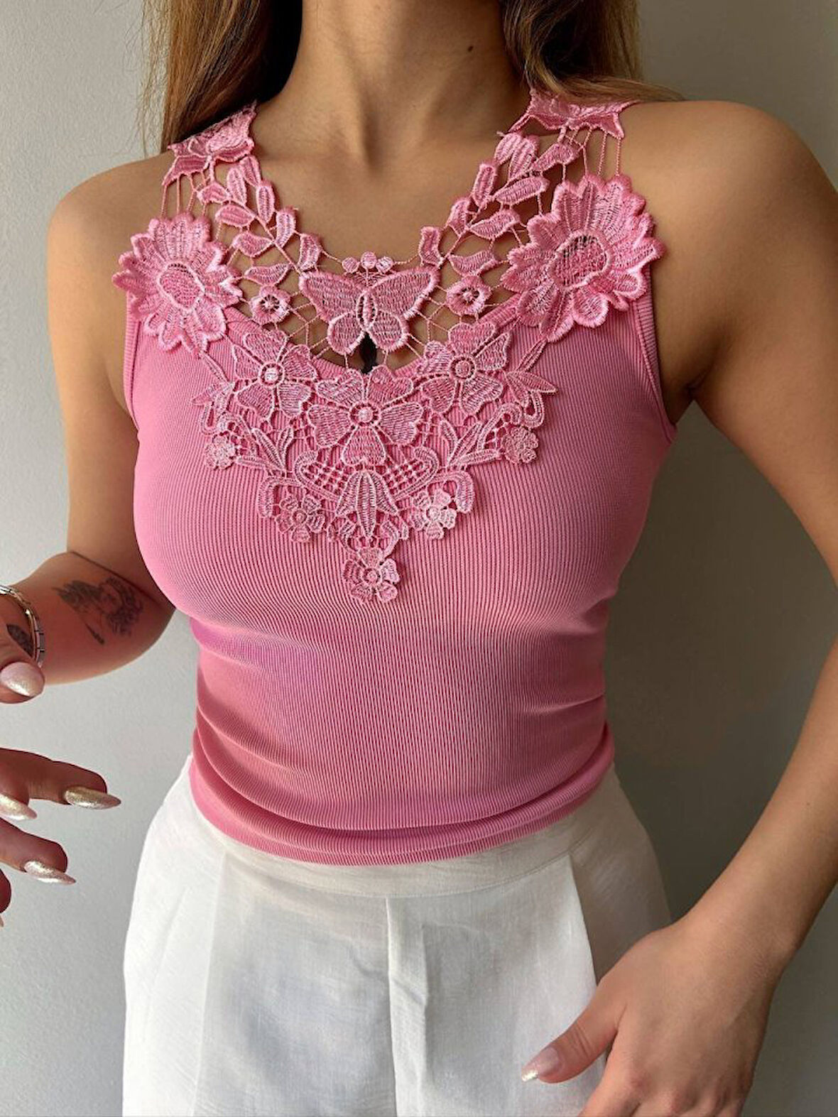 Yonca Moda Evi Kadın Ottoman Kumaş Dantel Detaylı Bluz