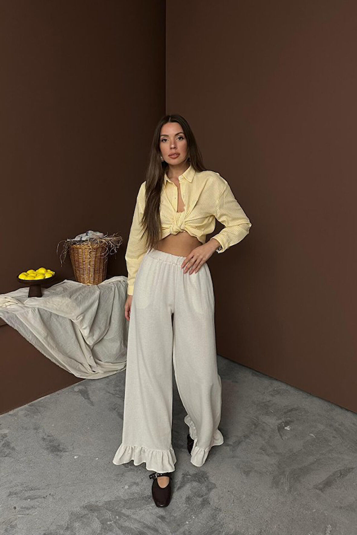 Yonca Moda Evi Bej Paçası Fırfırlı Keten Pantolon