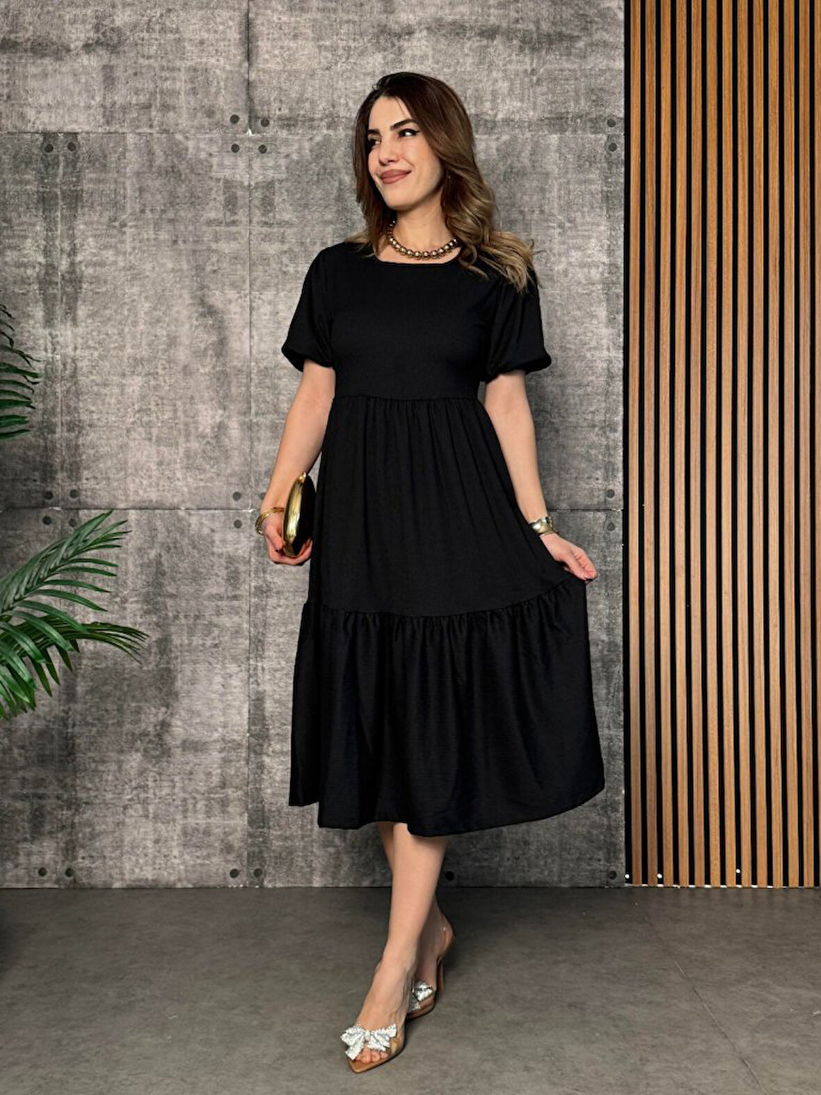 Yonca Moda Evi Kadın Kısa Kollu Yakası Açık Katlı Bürümcük Balon Elbise