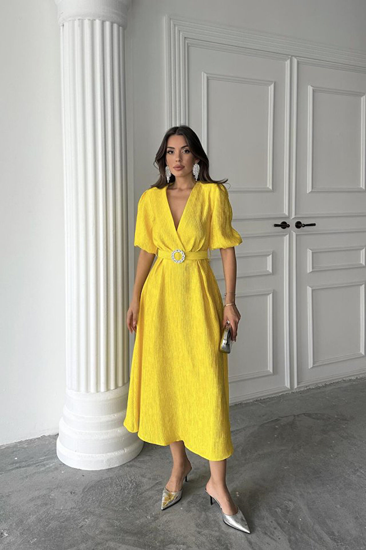 Yonca Moda Evi Sarı Işıltılı Kemerli Kruvaze Elbise