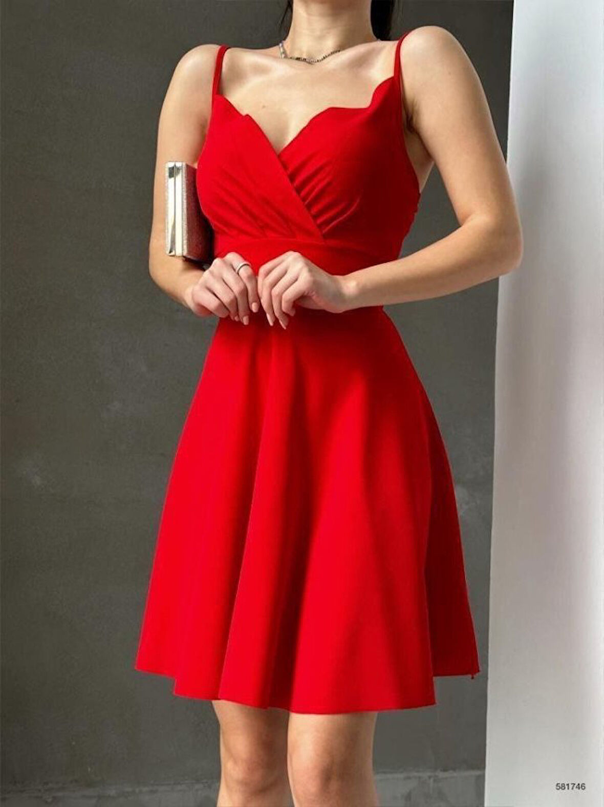 Yonca Moda Evi Kadın Dalgıç Krep Kumaş Askılı Mini Elbise
