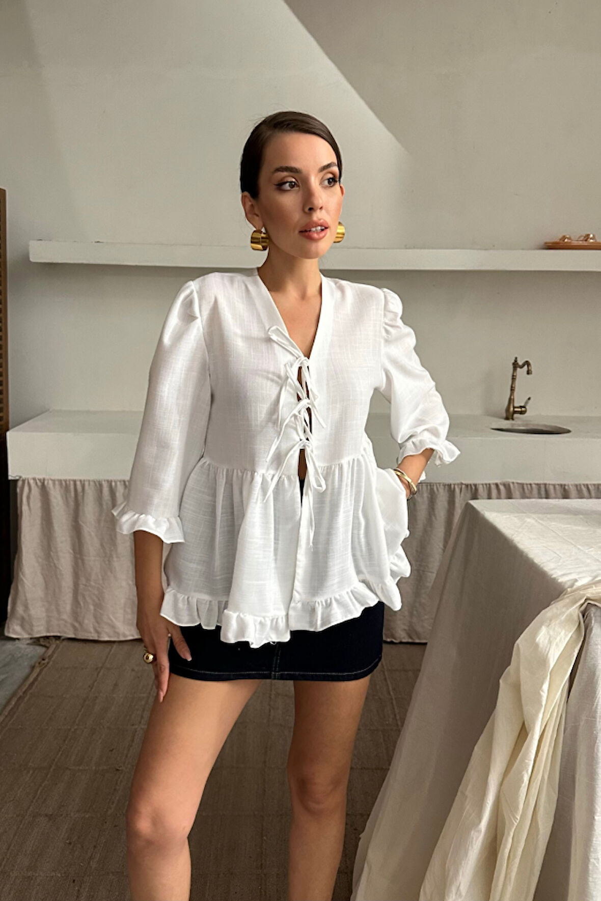 Yonca Moda Evi KETEN BLUZ ÖNDEN BAĞLAMALI FIRFIR DETAYLI - Beyaz
